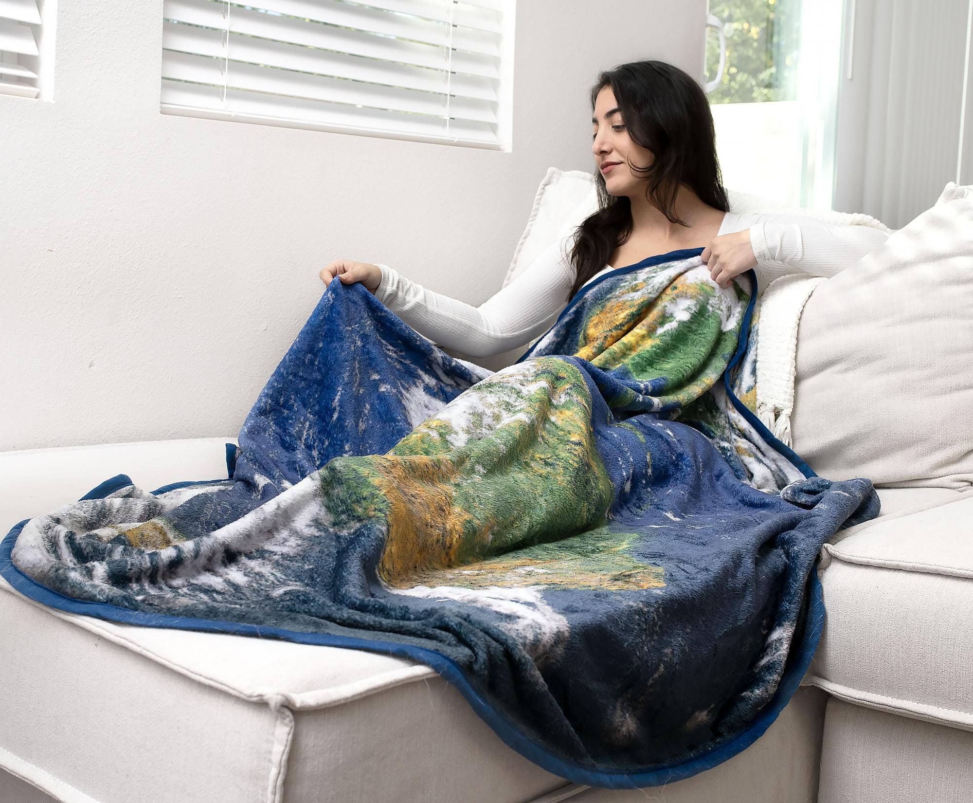 Alt View 4. Toynk - Planet Earth Round Fleece Throw Blanket | 60 Inches - Blue.