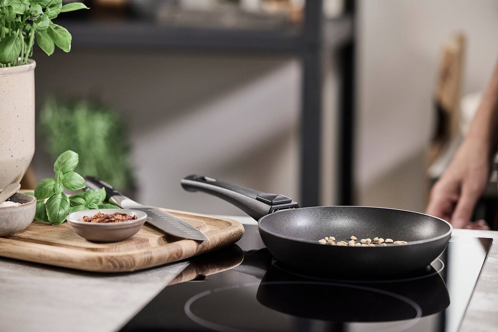 Alt View 5. Scanpan - Urban 8-Inch Nonstick Fry Pan with Detachable Handle - Black.