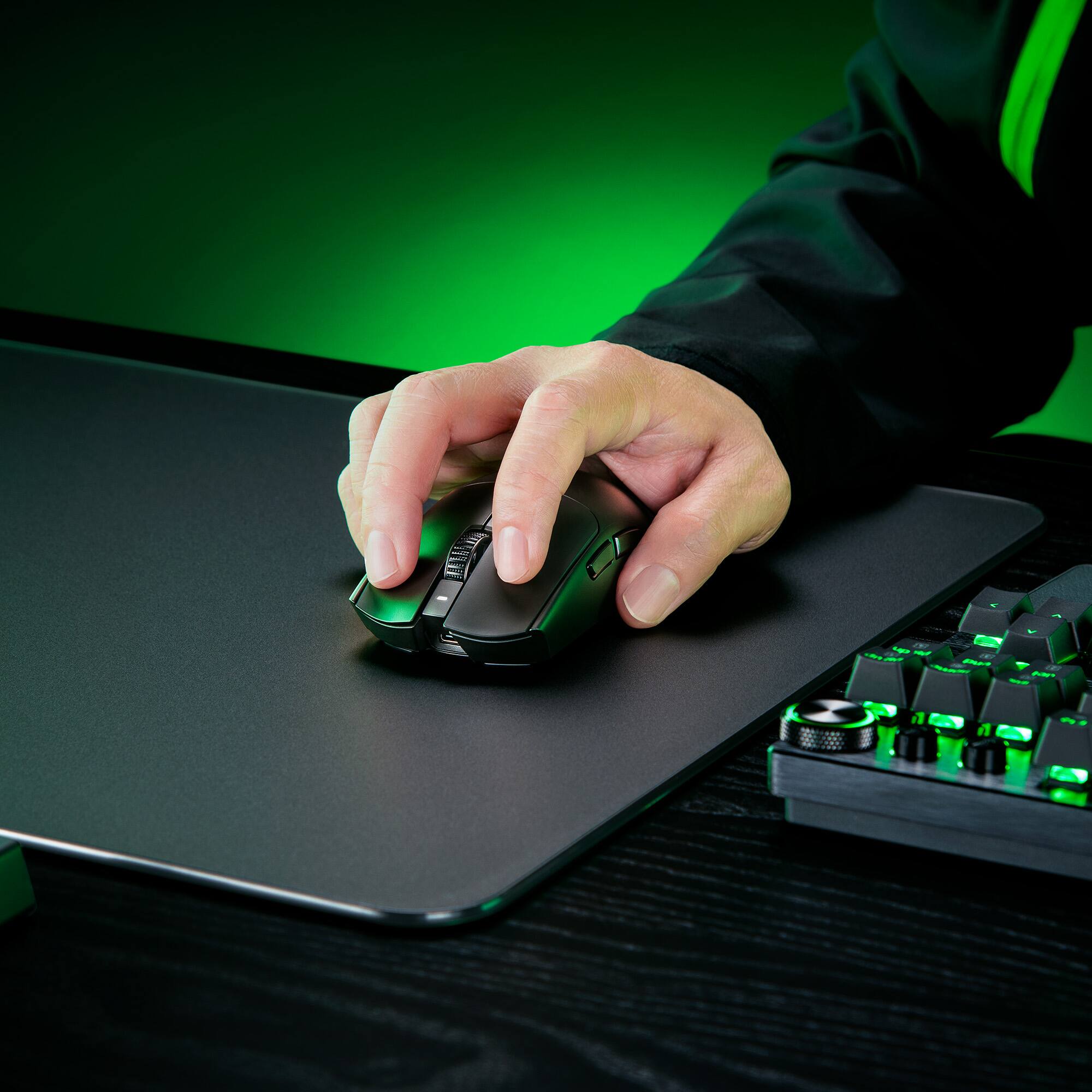 Alt View 24. Razer - Viper V3 Pro - Ultra Lightweight Optical Gaming Mouse with 95 Hour Battery Life - Black.