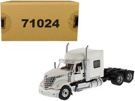 International LoneStar Sleeper Cab Truck Tractor 1/50 Diecast Model by Diecast Masters - White