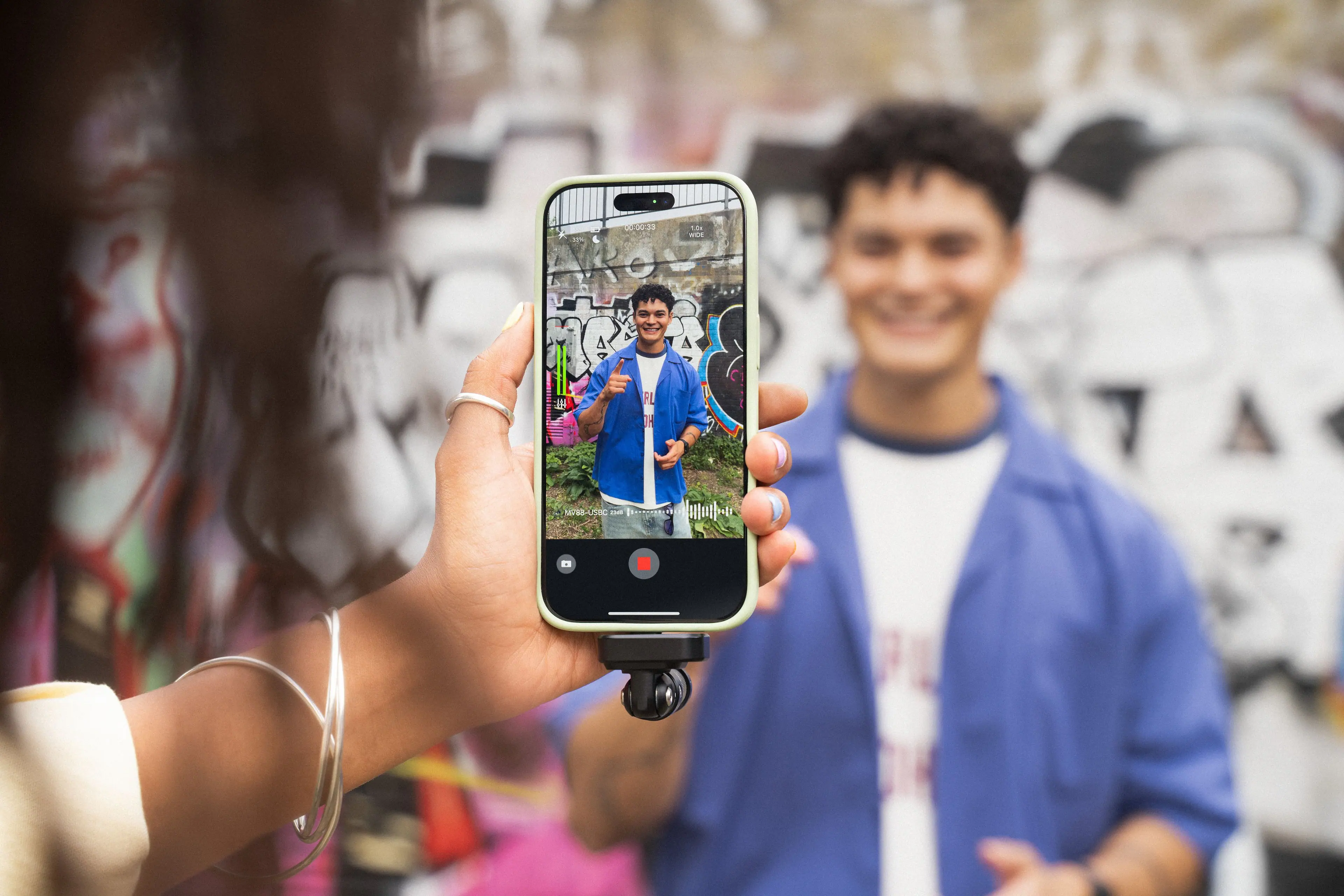 00160-33 1.dm -- a Moi A I FL H 1739-0500 - n .... D