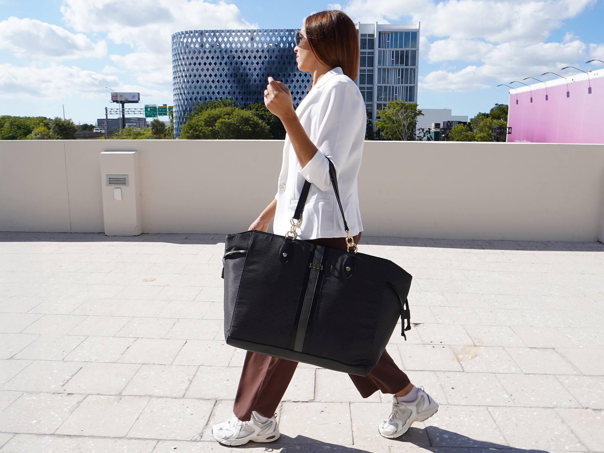 The text on the image is "ELELE".