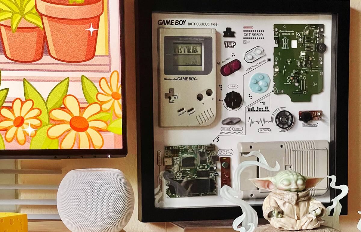 GAME BOY  
INTRODUCED: 1989  

GET READY  
1UP  
BUTTON A  
BUTTON B  
SELECT  
START  
O PRO  
LCD CIRCUIT 6000  
POLICHER REGULATOR  
SPHERIC