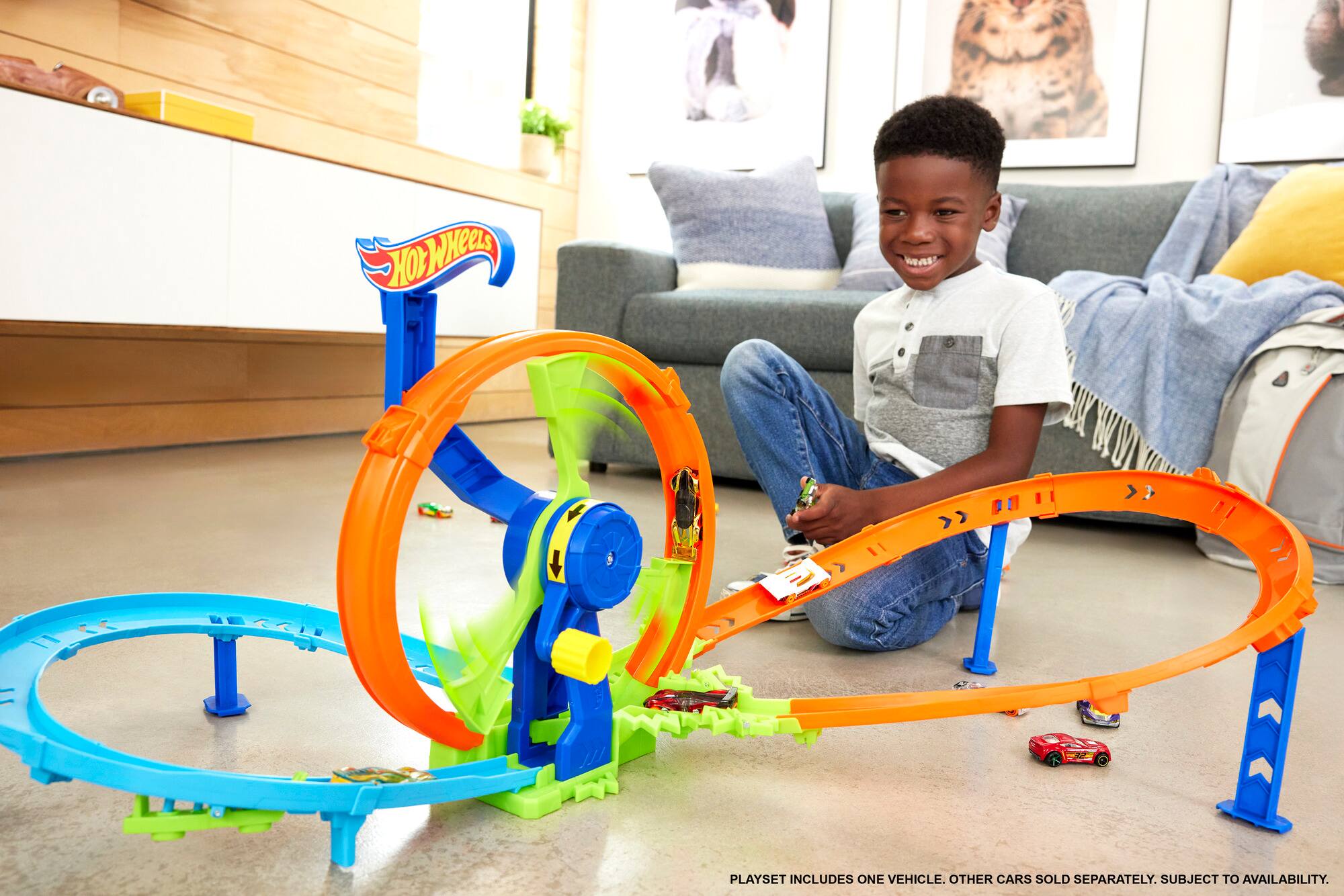 Hot Wheels

PLAYSET INCLUDES ONE VEHICLE. OTHER CARS SOLD SEPARATELY. SUBJECT TO AVAILABILITY.