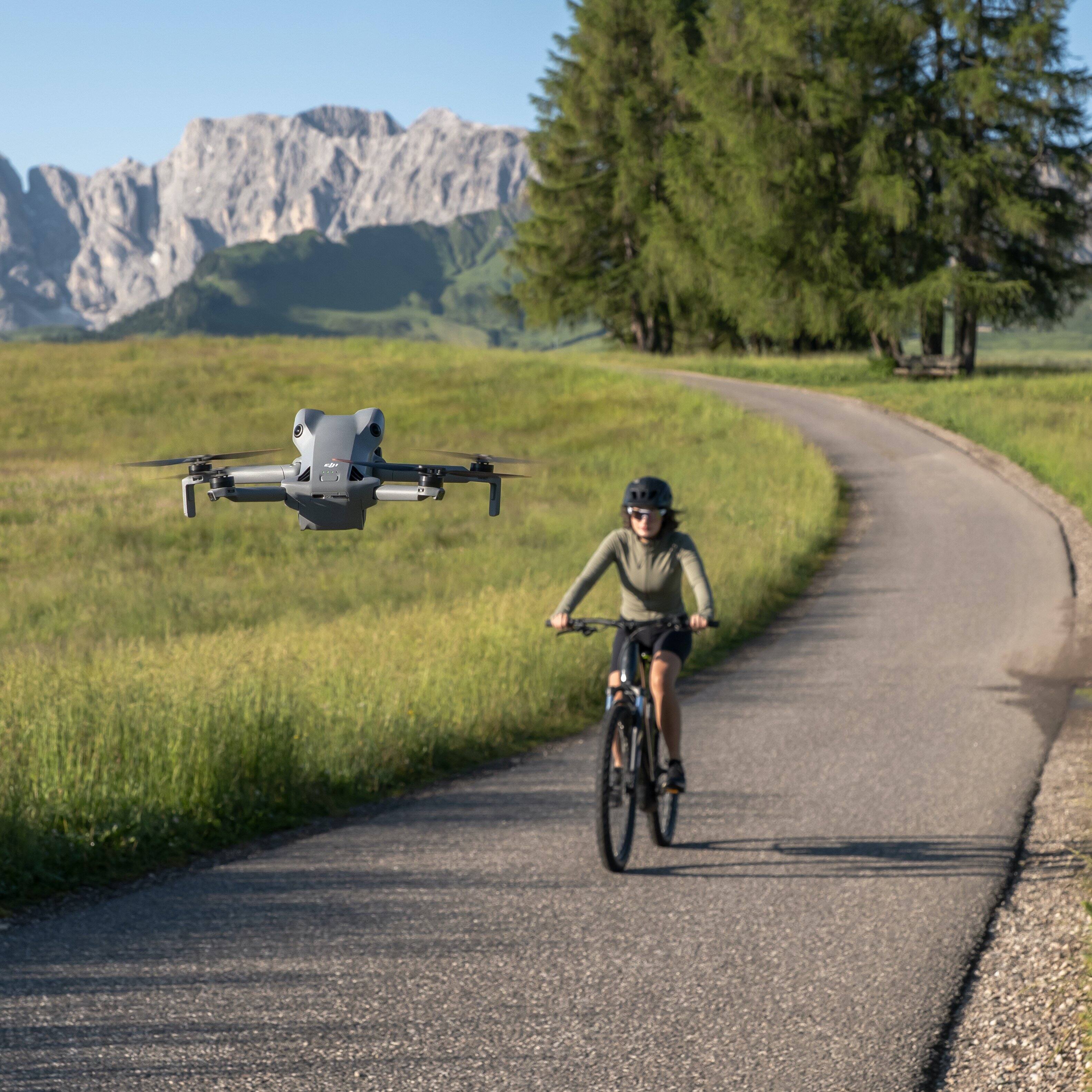 Alt View 3. DJI - DJI Mini 5 Pro Fly More Combo Plus (DJI RC2) - Black.