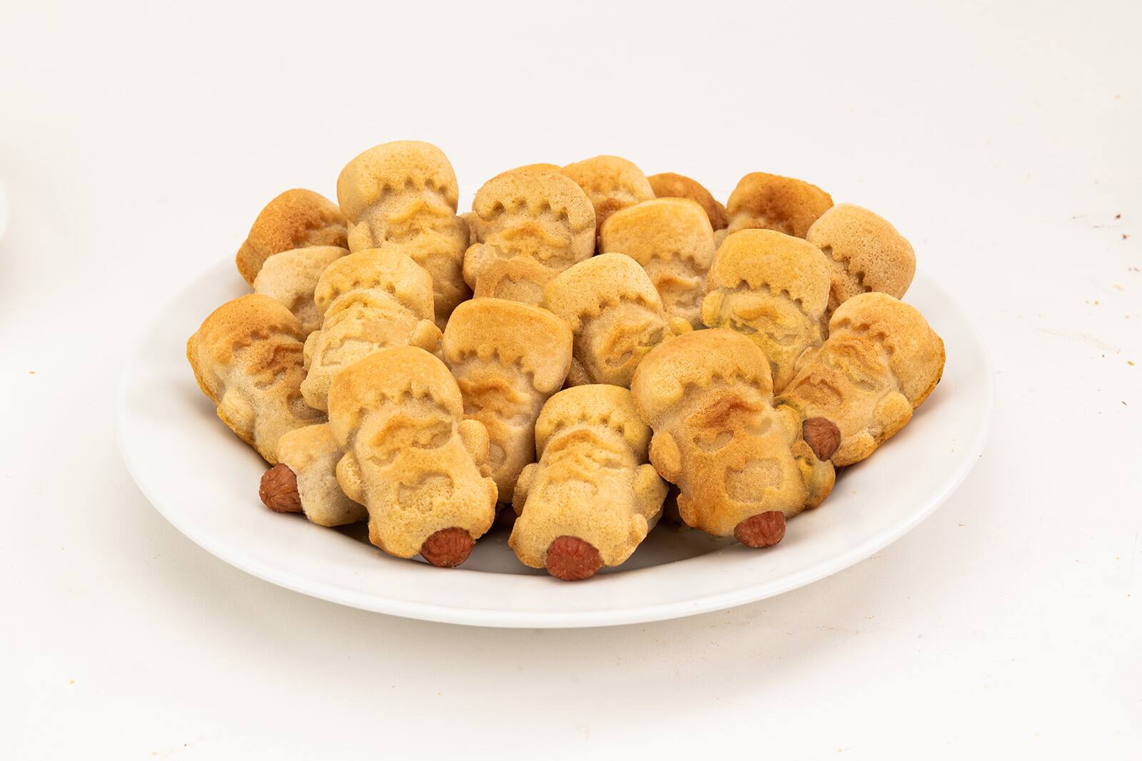 Alt View 5. MOBI - 12 Pigs in a Blanket Silicone Snack Mold, Franken-wennies - Green.