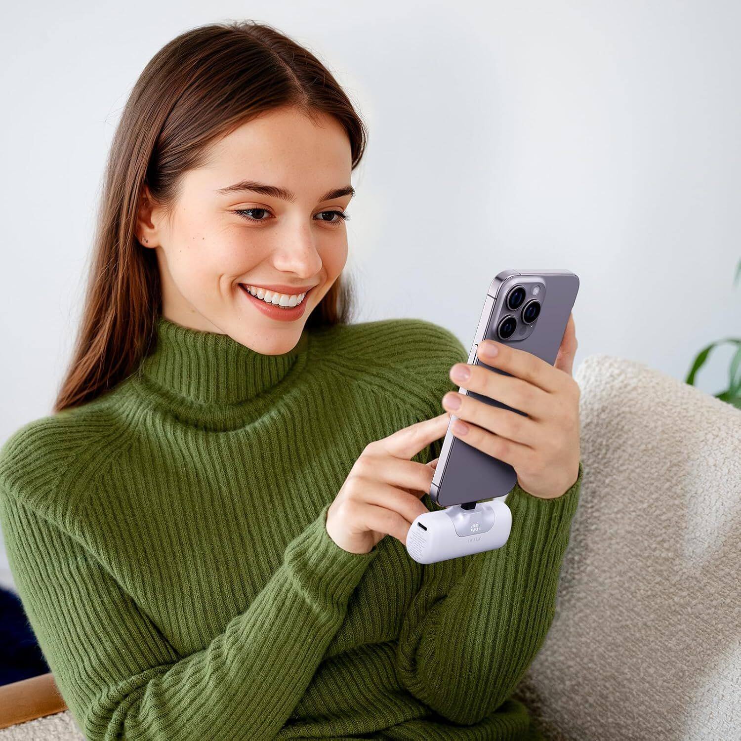 Alt View 1. iWalk - iWalk Mini 5500mAh Portable Next Gen Charger 22.5W Fast Charging USB-C - White.