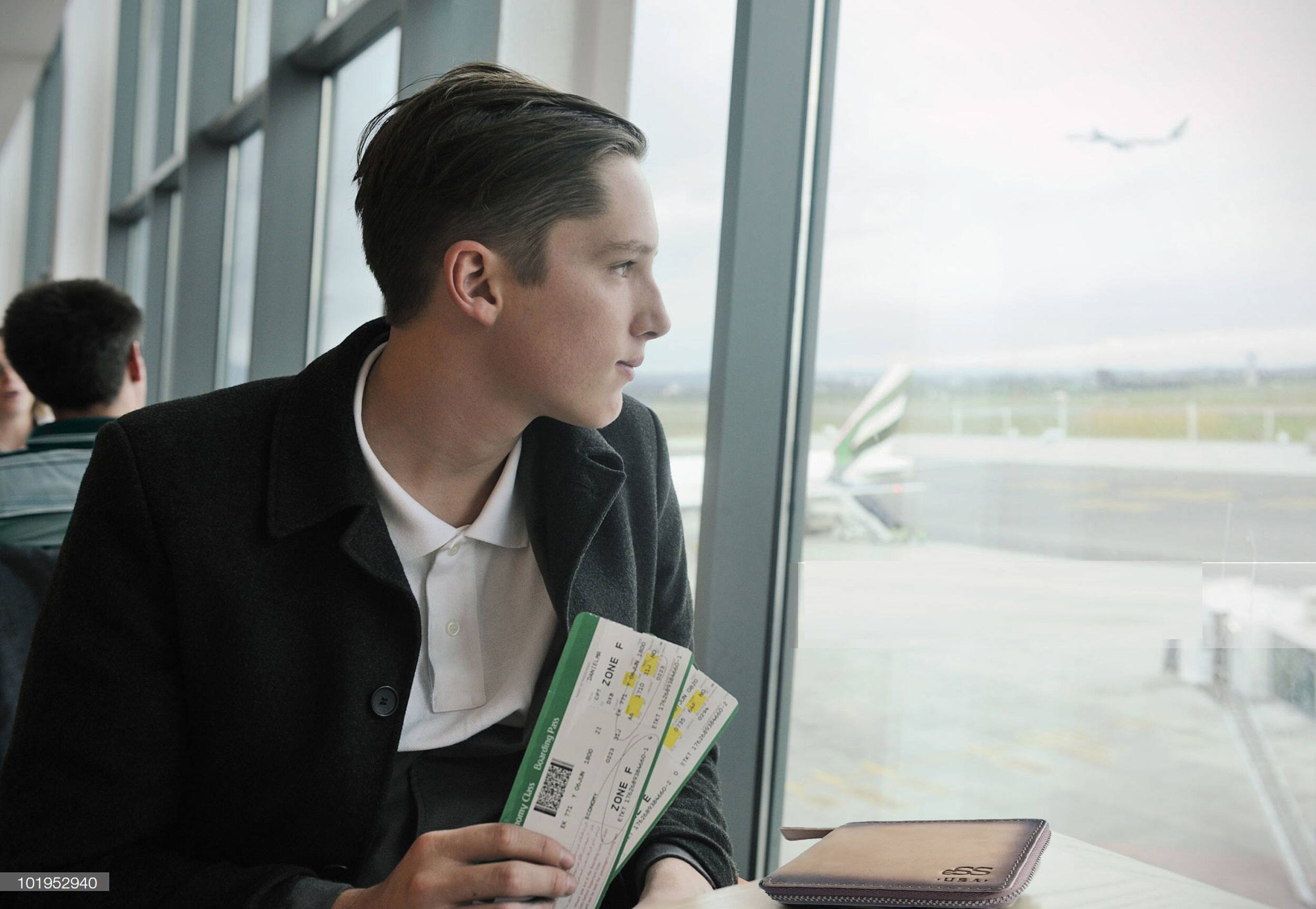 I ZONE i i E 7836440 1 D820 FALS I Pash 17 E I d Boarding Pass Boards - c0 IET Class ZONE eSPRT sac Bu4 ! CPINLE 101952940 SS TUMAN

101952940