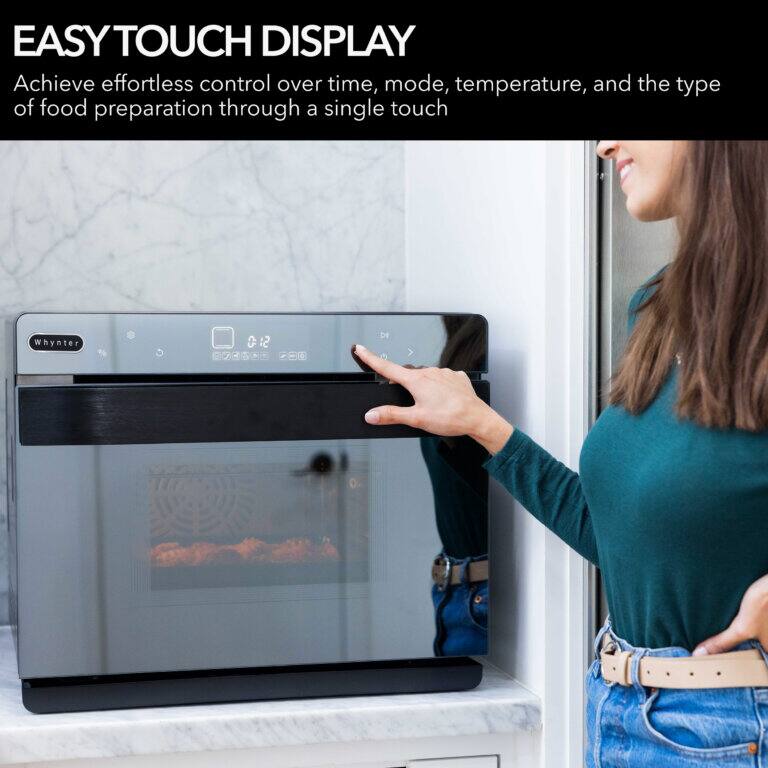 EASY TOUCH DISPLAY  
Achieve effortless control over time, mode, temperature, and the type of food preparation through a single touch