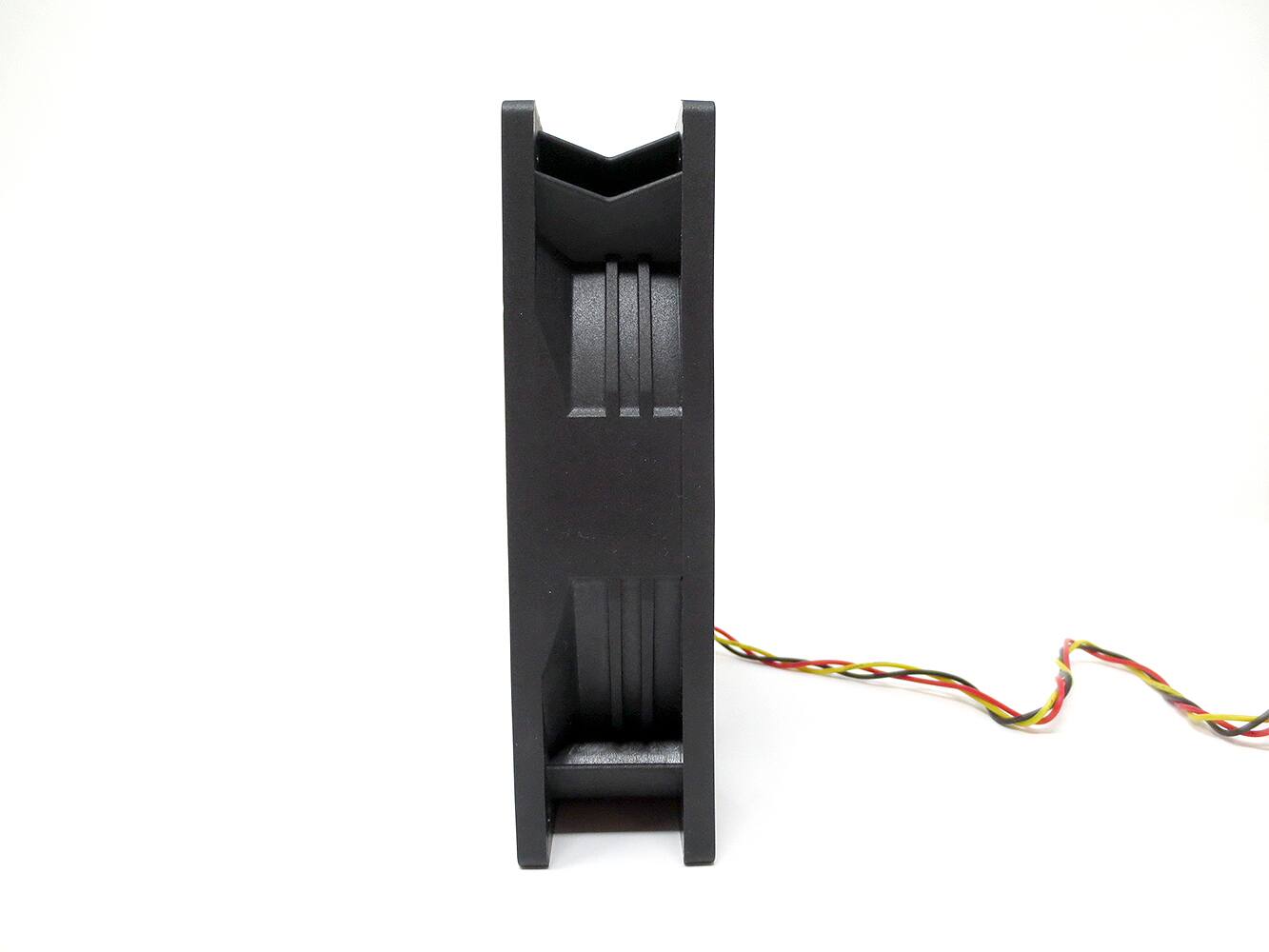 Left. Bluegears - b-Blaster 24V 140x38 Hi-Speed 5200RPM with 308CFM 2 ball bearing fan Black - Black.