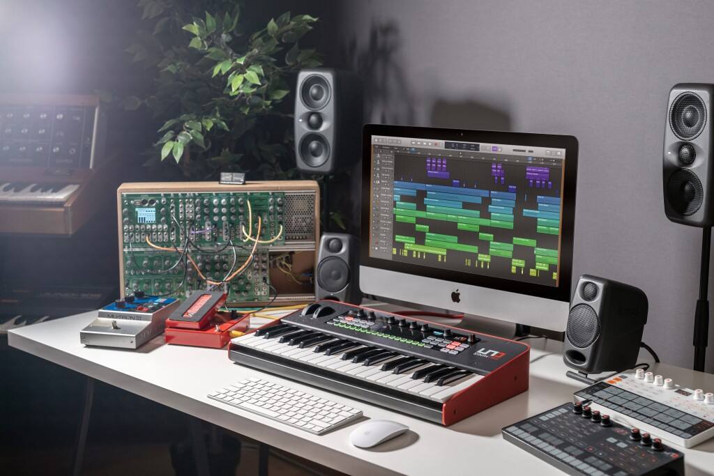 Alt View 1. IK Multimedia - Uno Synth Pro Analog Paraphonic Synthesizer Keyboard with 37-Key Fatar Keys, MIDI, USB, CV & 256 Presets.