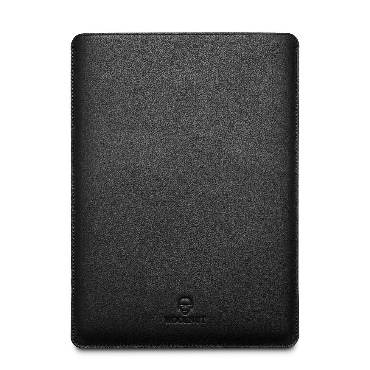 Angle. Woolnut - Woolnut Leather Sleeve for 15-inch MacBook Pro|Full-grain leather - , - Black.