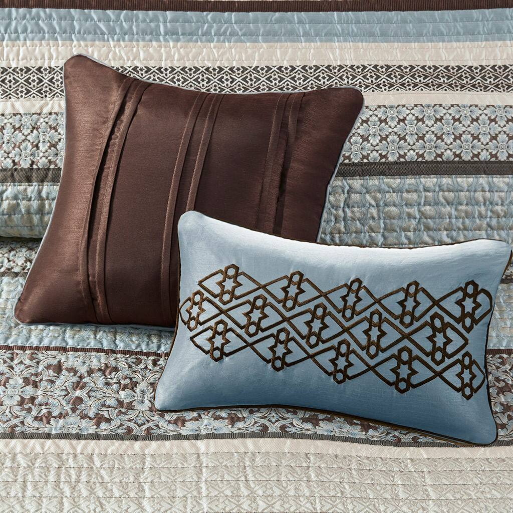 Alt View 3. Gracie Mills - Gracie Mills Irmgard 5-Piece Reversible Jacquard Quilt Set with Throw Pillows - Blue.
