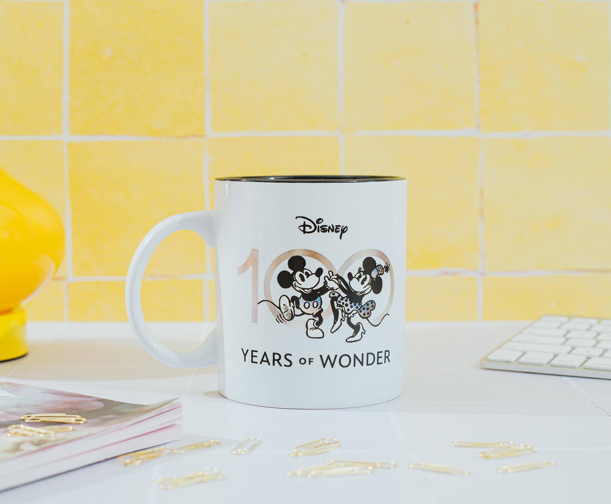 Disney  
10 YEARS OF WONDER