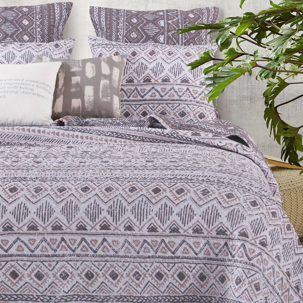 Comfortable and gender-neutral bedding for well-being and defining character.