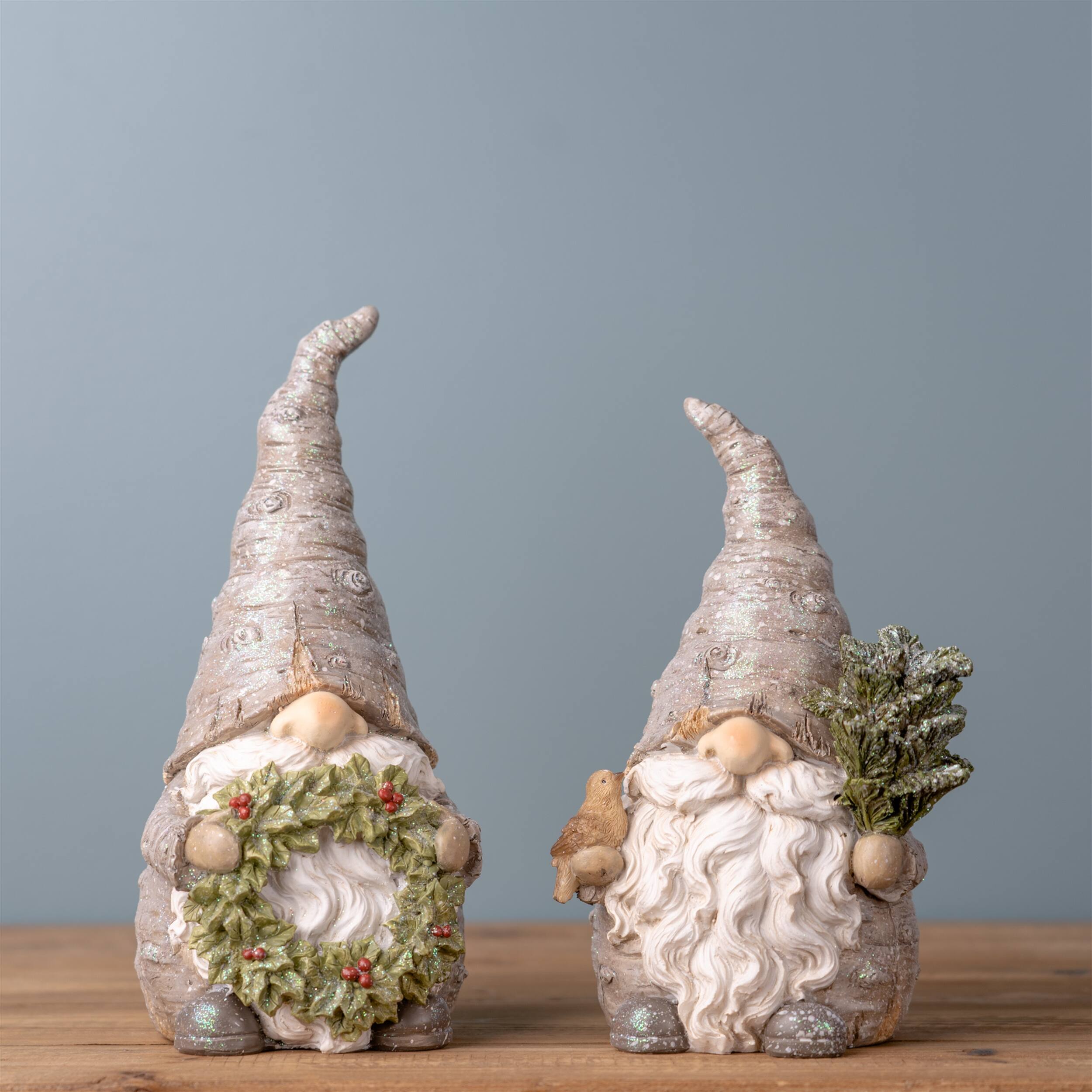 Angle. BreeBe - Pine Tree Trunk Gnome with Wreath Accent (Set of 2) - Multicolor.