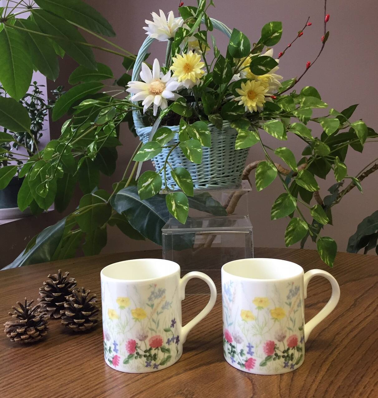 Angle. Jiallo - Roy Kirkham LARCH MUG-NINA CAMPBELL, ENGLISH MEADOW, SET of 2, Pink, Purple and Yellow Colors - Mutli color.