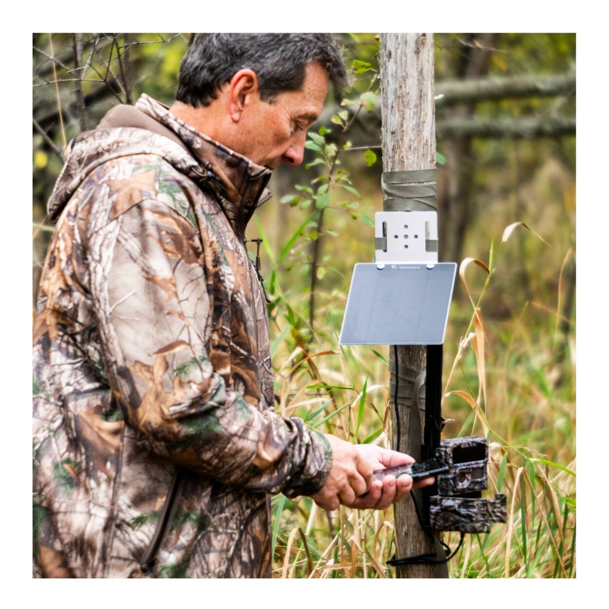 Left. Yellowstone - Yellowstone Y2 Trail Camera Bundle with Card Reader and Accessories (2-Pack).