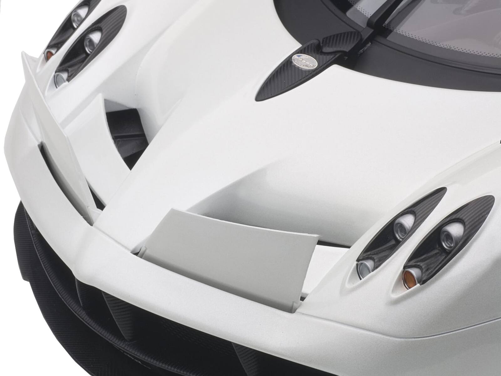 Angle. Autoart - Pagani Huayra White 1/12 Model Car by Autoart - White.