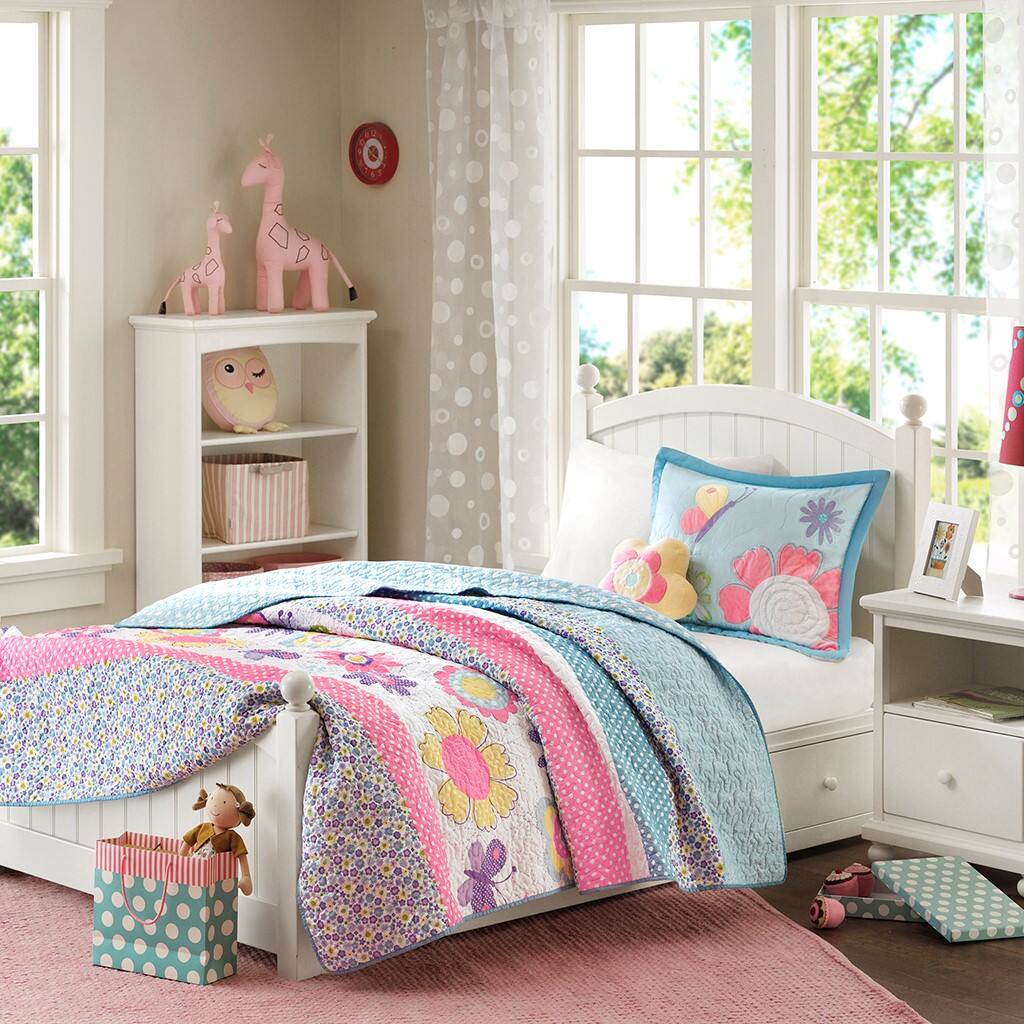 Alt View 3. Gracie Mills - Gracie Mills Alara Springtime Reversible Quilt Set with Throw Pillow - Multi.