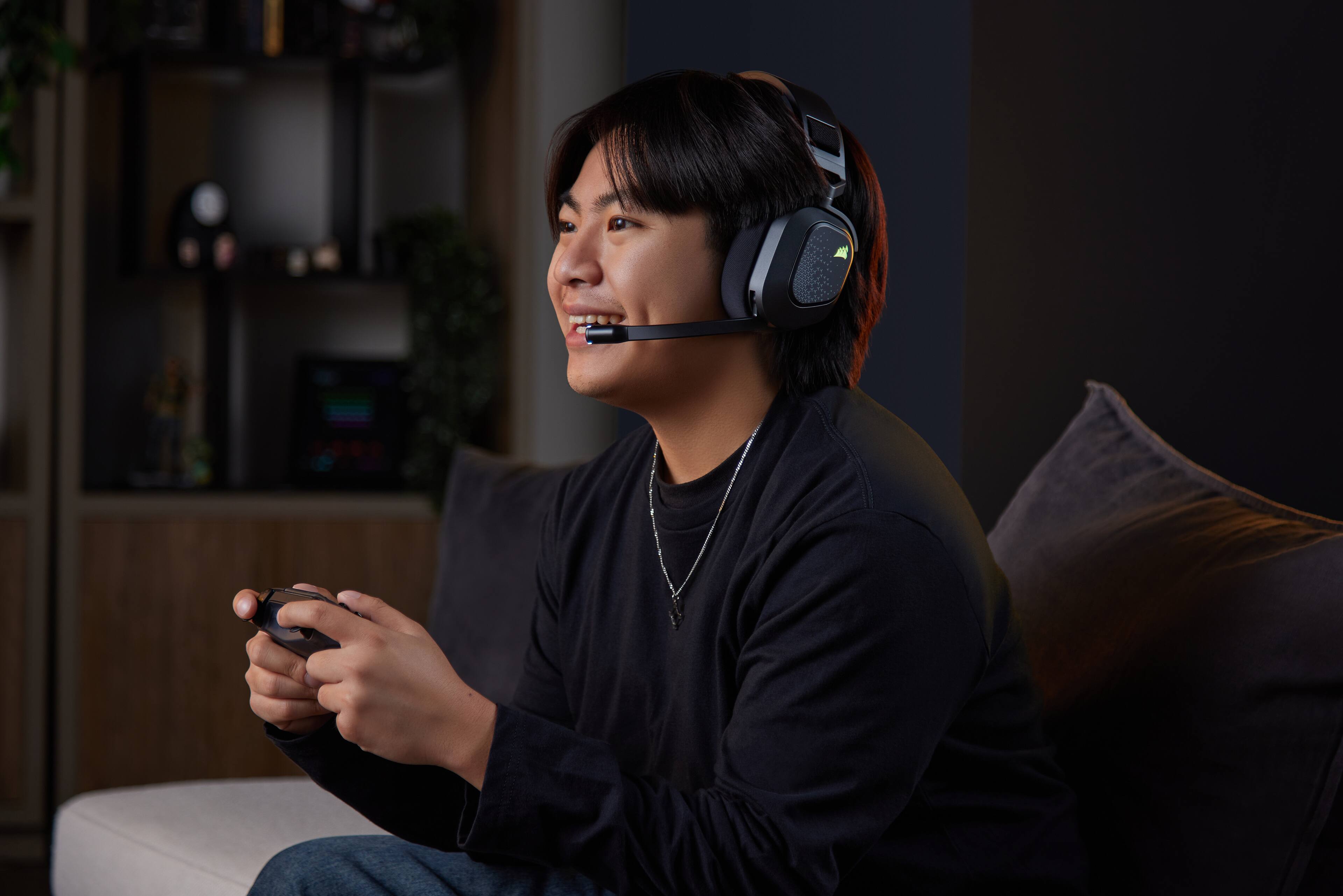 Alt View 24. CORSAIR - HS80 v2 Max Wireless Gaming Headset with 2.4GHz + Bluetooth Simultaneous for PC, PS5, PS4, Switch, Mobile - Steel Gray.