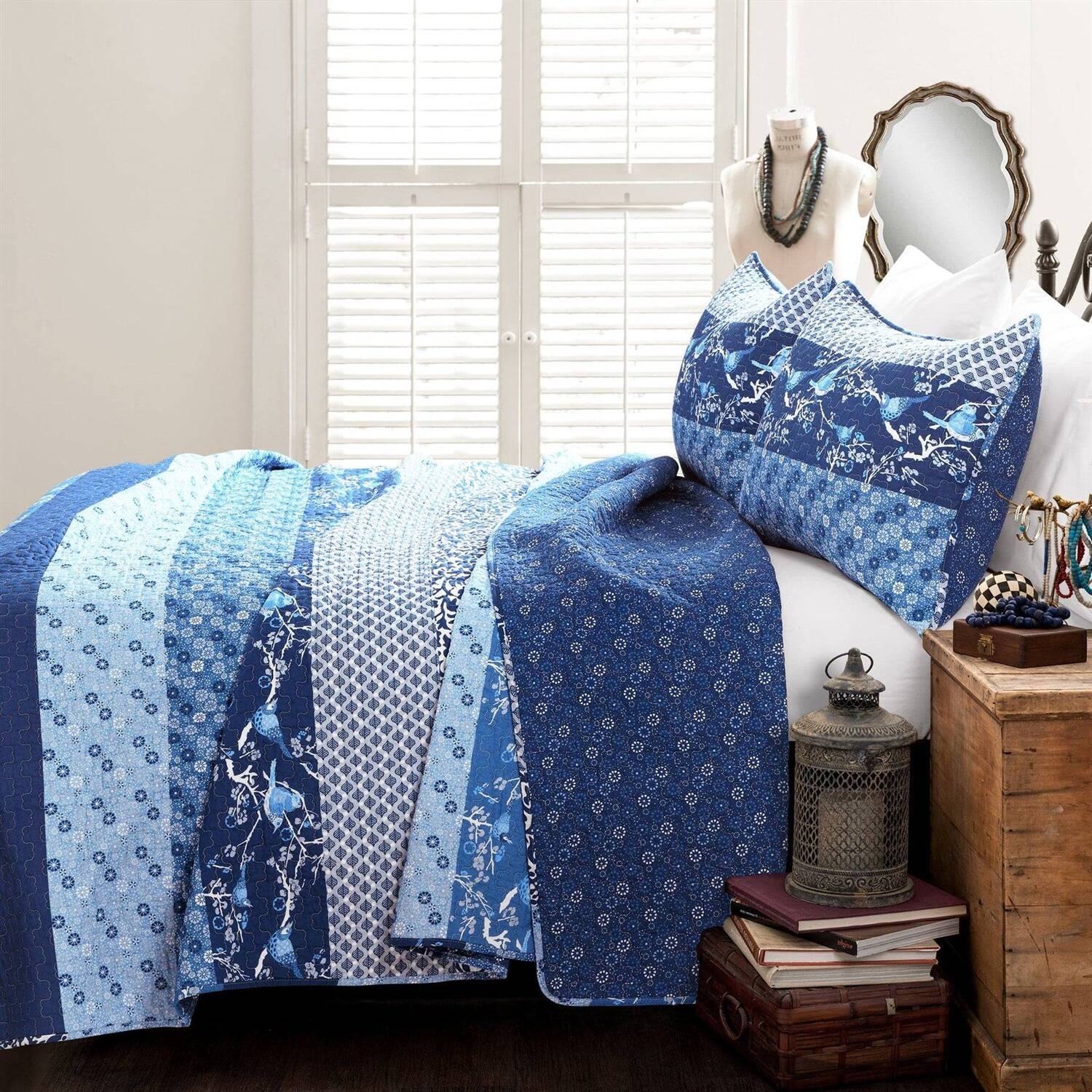 Front. Hivvago - King Size Blues Boho Reversible Lightweight Quilt Set - Blues.