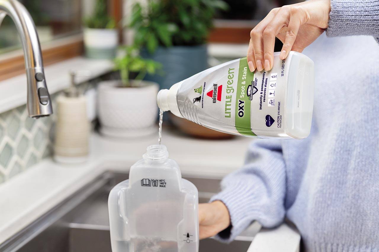 Bissell Little Green Oxy Stain Spot & Stain Remover  
32 FL OZ  
Instantly removes & permanently stains  
1407 MAX