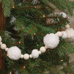 Angle. BreeBe - *Snowball & Natural Bead Garland - White.