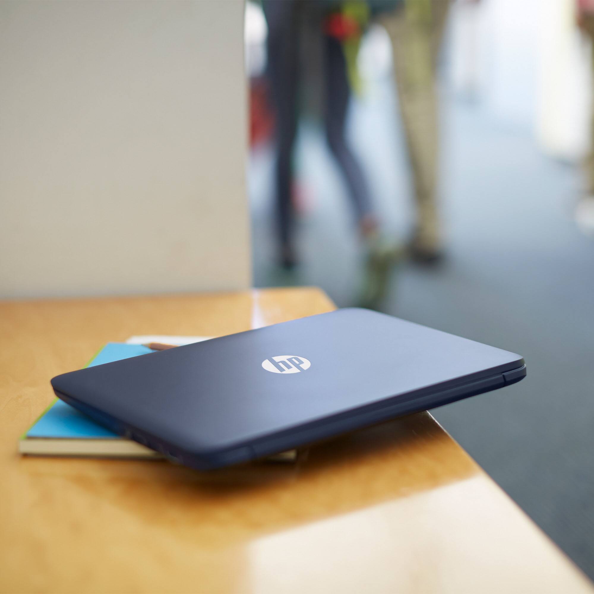 Alt View 14. HP - OmniBook 3 - 14" 2K OLED Laptop - Snapdragon X (8-core) - 16GB Memory - 256GB SSD - Copilot+ PC - Starlit Blue.