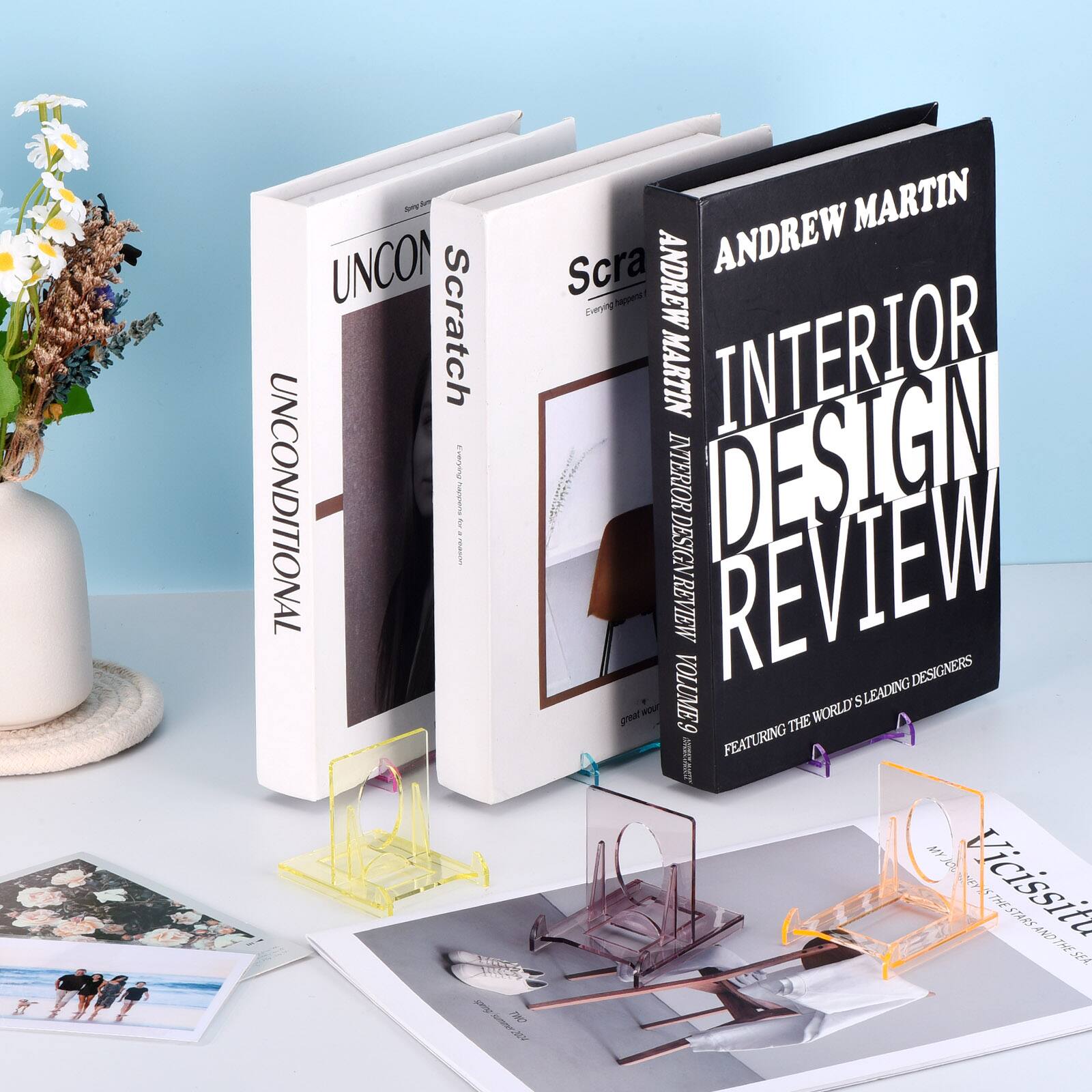 S - UNCONDITIONAL  
Scratch  
ANDREW MARTIN  
INTERIOR DESIGN REVIEW  
VOLUME 9  
FEATURING THE WORLD'S LEADING DESIGNERS  
Vicissitu  
ETESBARS  
AND THE SEA