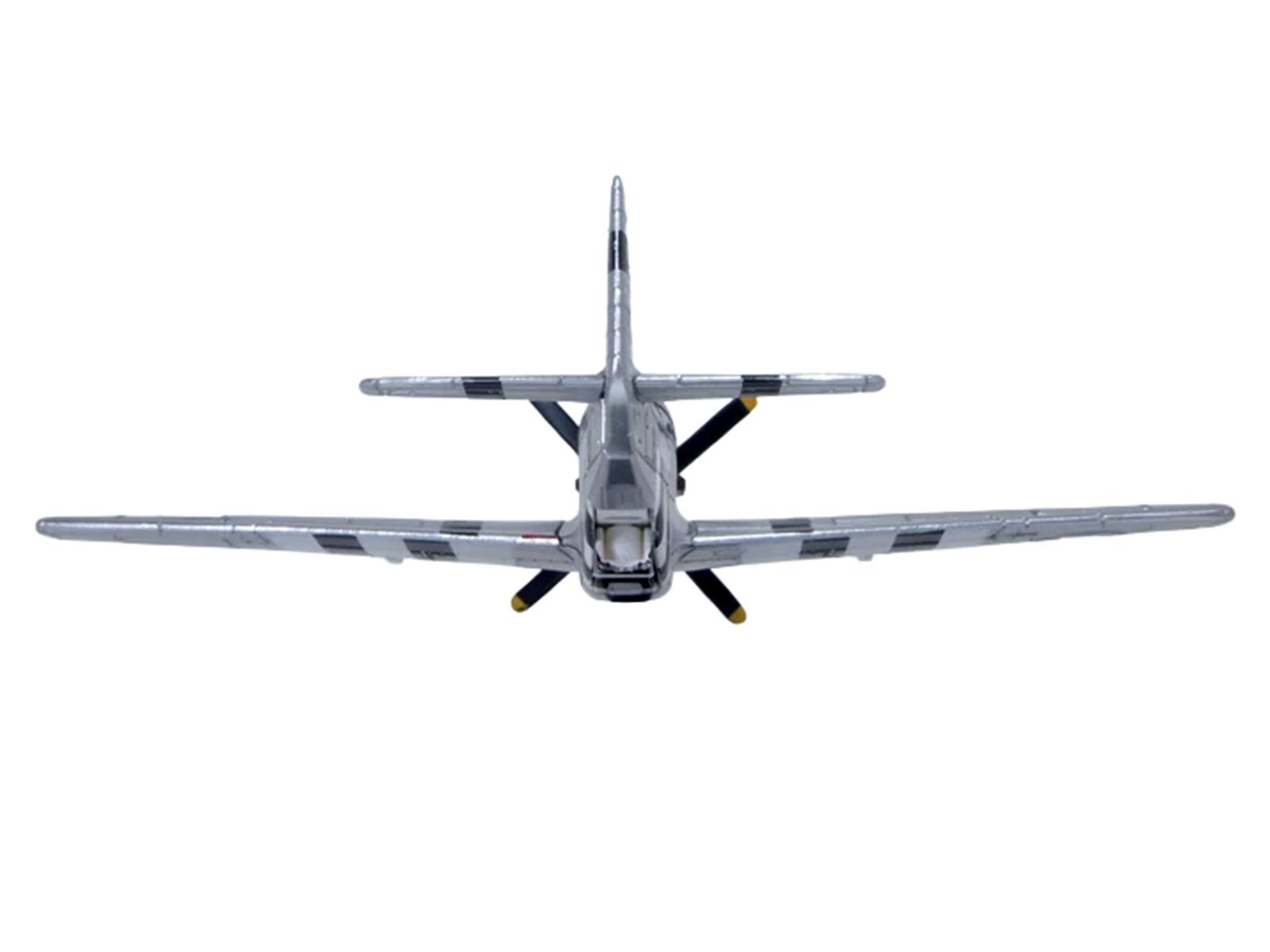 Alt View 4. Oxford Diecast - North American P-51D Mustang Fighter Aircraft "England" (1944) US Army Air Forces 1/72 Diecast Model by Oxford Diecast.