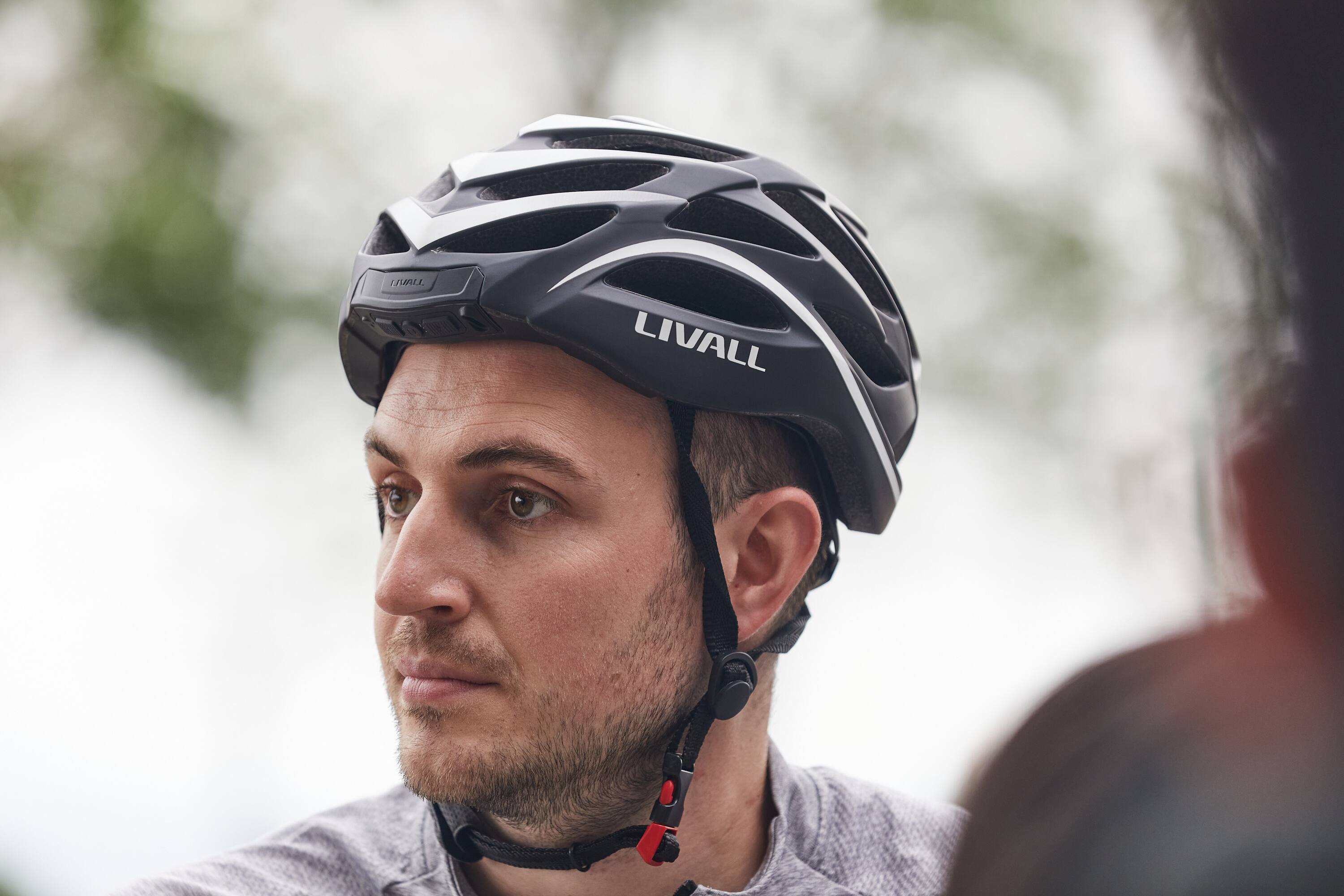 Left. LIVALL - LIVALL -BH62 Neo Smart Helmet with Bluetooth Speakers, Smart Lighting & Fall Detection with SOS Alert - Large - Black - Black&White.