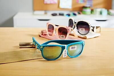 Back. DYMO - LabelWriter 30373 Price Tag Labels, 15/16" x 7/8", Black on White, 400 Labels/Roll (30373) - Black On White.