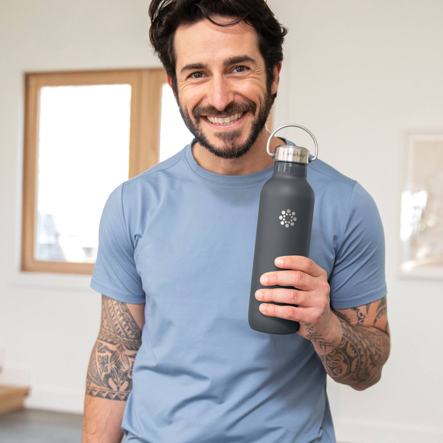 Back. Lifefactory - 32-Oz Stainless Steel Vacuum-Insulated Sport Bottle - Carbon.