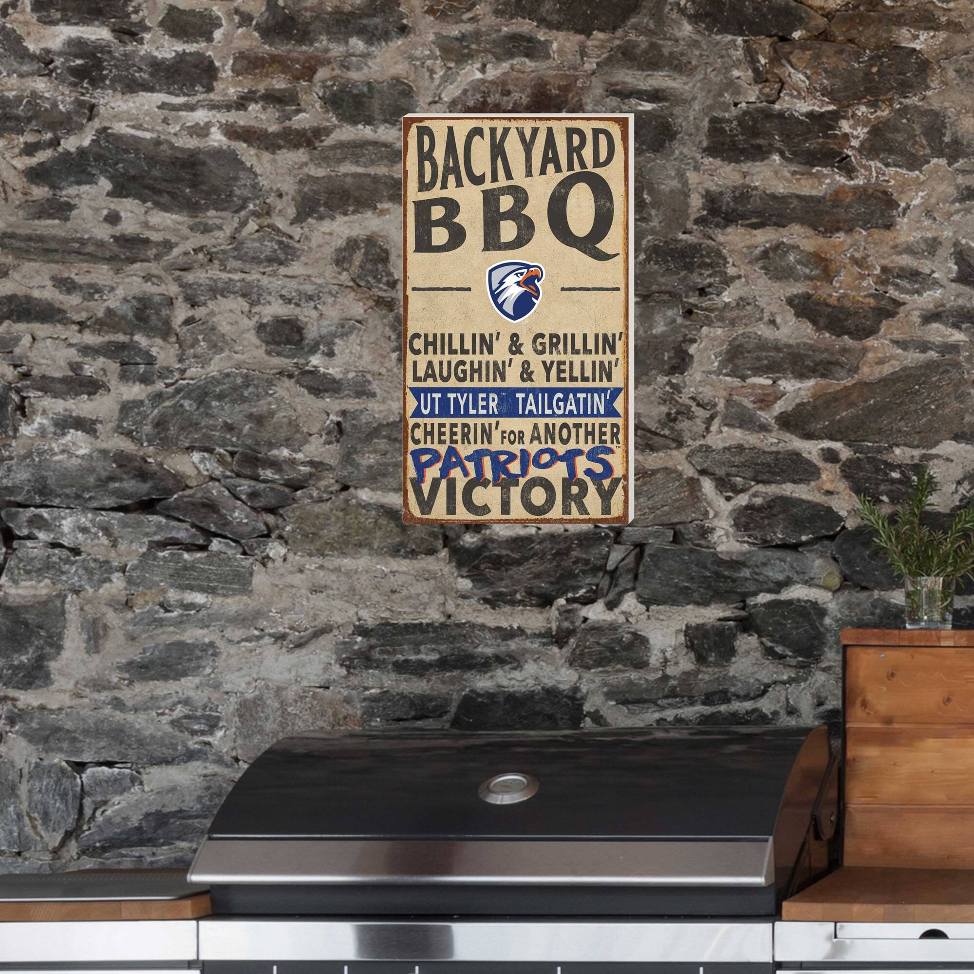 BACKYARD BBQ  
CHILLIN' & GRILLIN'  
LAUGHIN' & YELLIN'  
UT TYLER TAILGATIN'  
CHEERIN' FOR ANOTHER PATRIOTS VICTORY