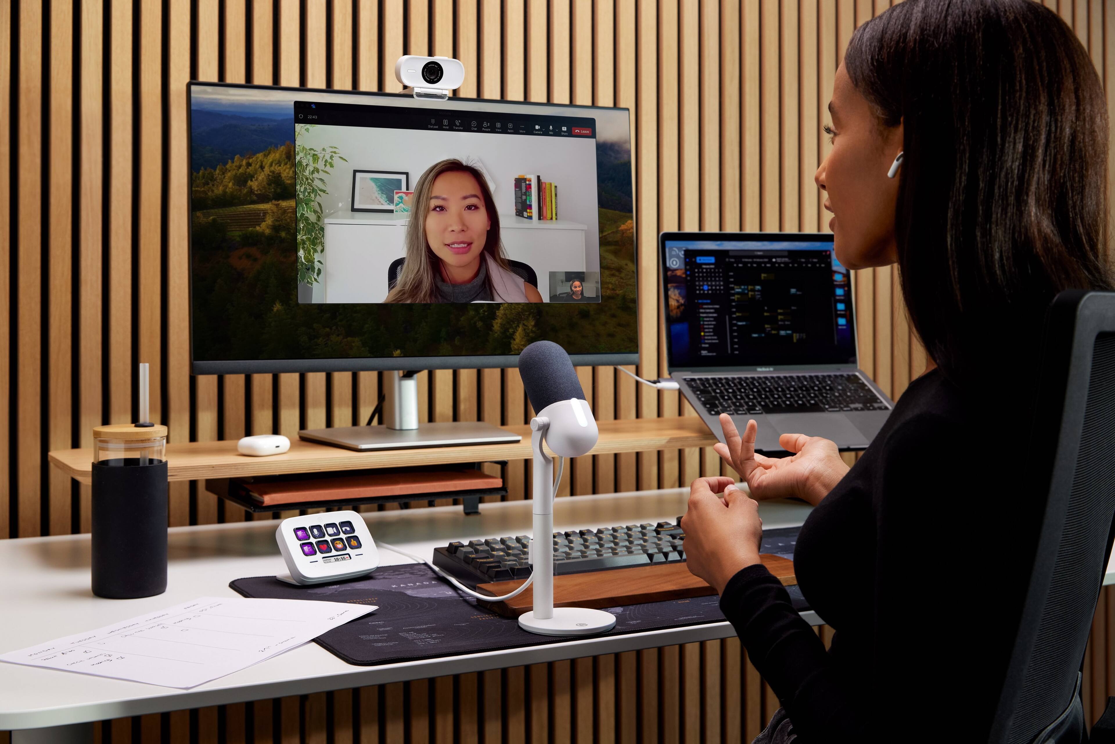 Alt View 19. Elgato - Wave Neo Wired Cardioid Condenser USB Microphone - White.