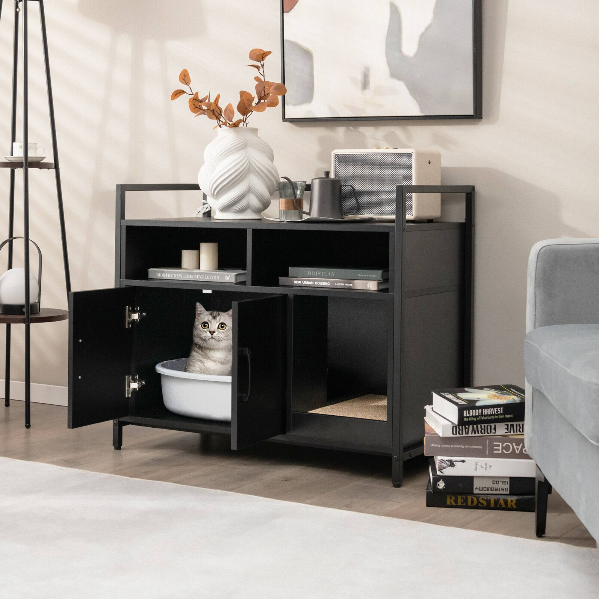 Sure, here is the corrected and grouped text from the image:

**Books on the shelf:**
1. "BLOODY HARVEST"
2. "REVOLUTION"
3. "EACH"
4. "LIGG"
5. "REDSTAR"

**Books on the floor:**
1. "BLOODY HARVEST"
2. "REVOLUTION"
3. "EACH"
4. "LIGG"
5. "REDSTAR"

**Books on the top shelf:**
1. "CHRISTIAN"
2. "URBAN DESIGN"

**Books on the bottom shelf:**
1. "THE NEW LOOK REVOLUTION"