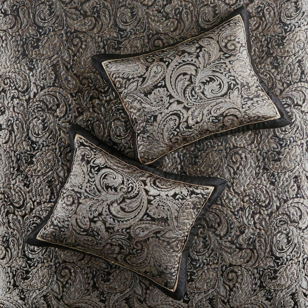 Alt View 2. Gracie Mills - Gracie Mills Thornton 5-Piece Reversible Jacquard Bedspread Set with Throw Pillows - Black.