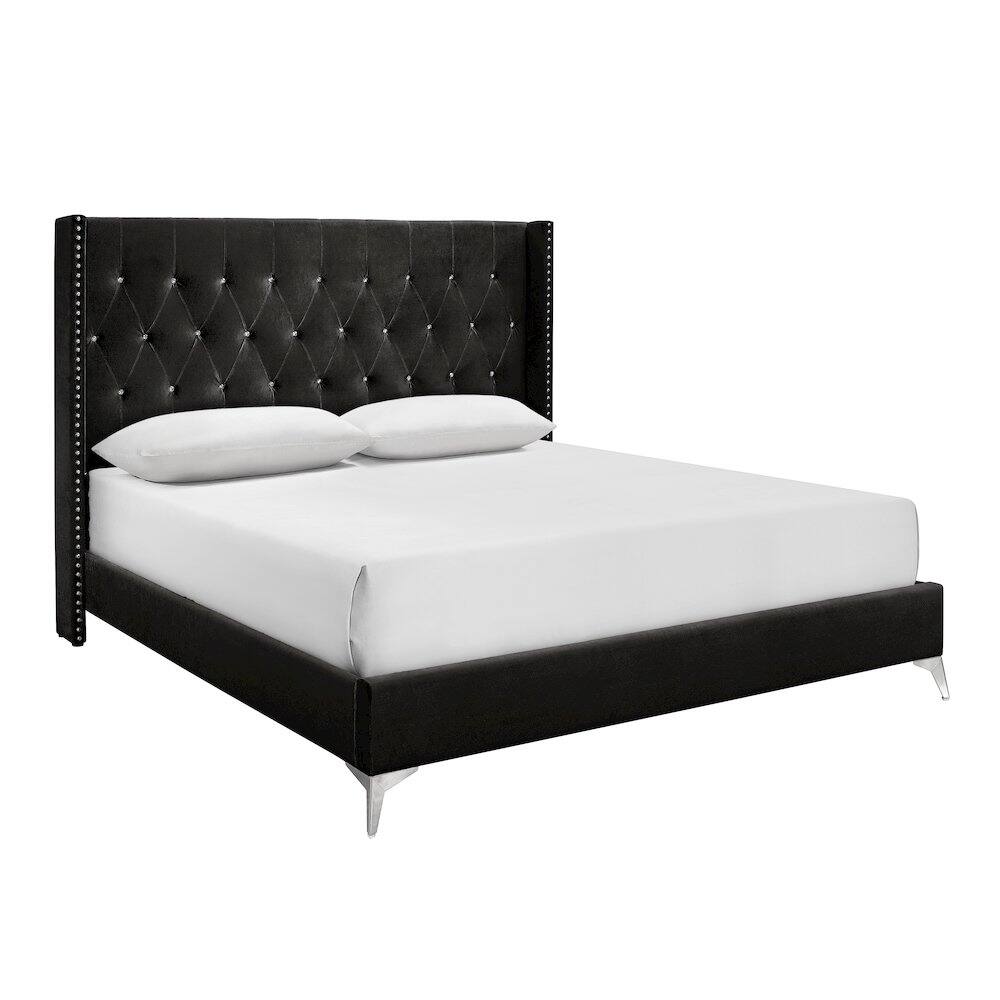 Angle. New Classic Furniture - Huxley Wood Queen Bed - Black.