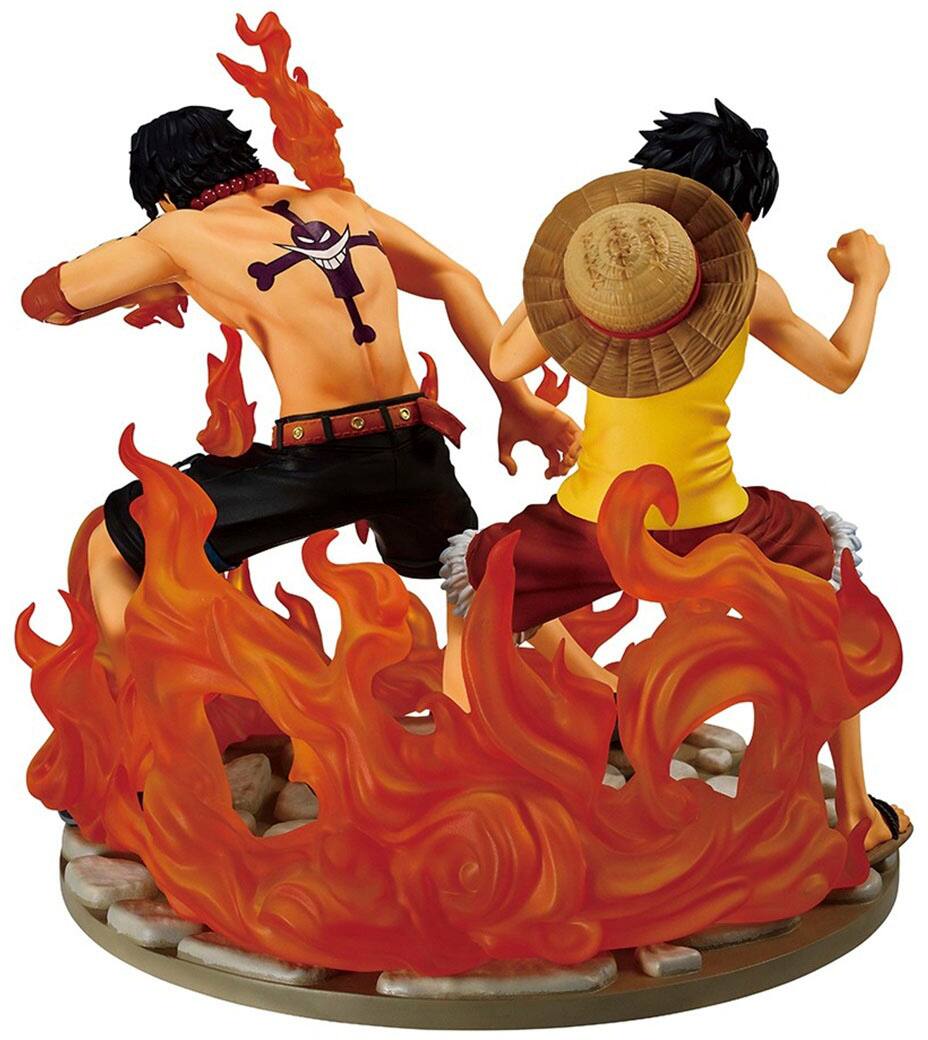 Back. Bandai - Ace & Luffy (Dramatic Memories) - One Piece - Revible Moment Ichibansho 6" Figures.