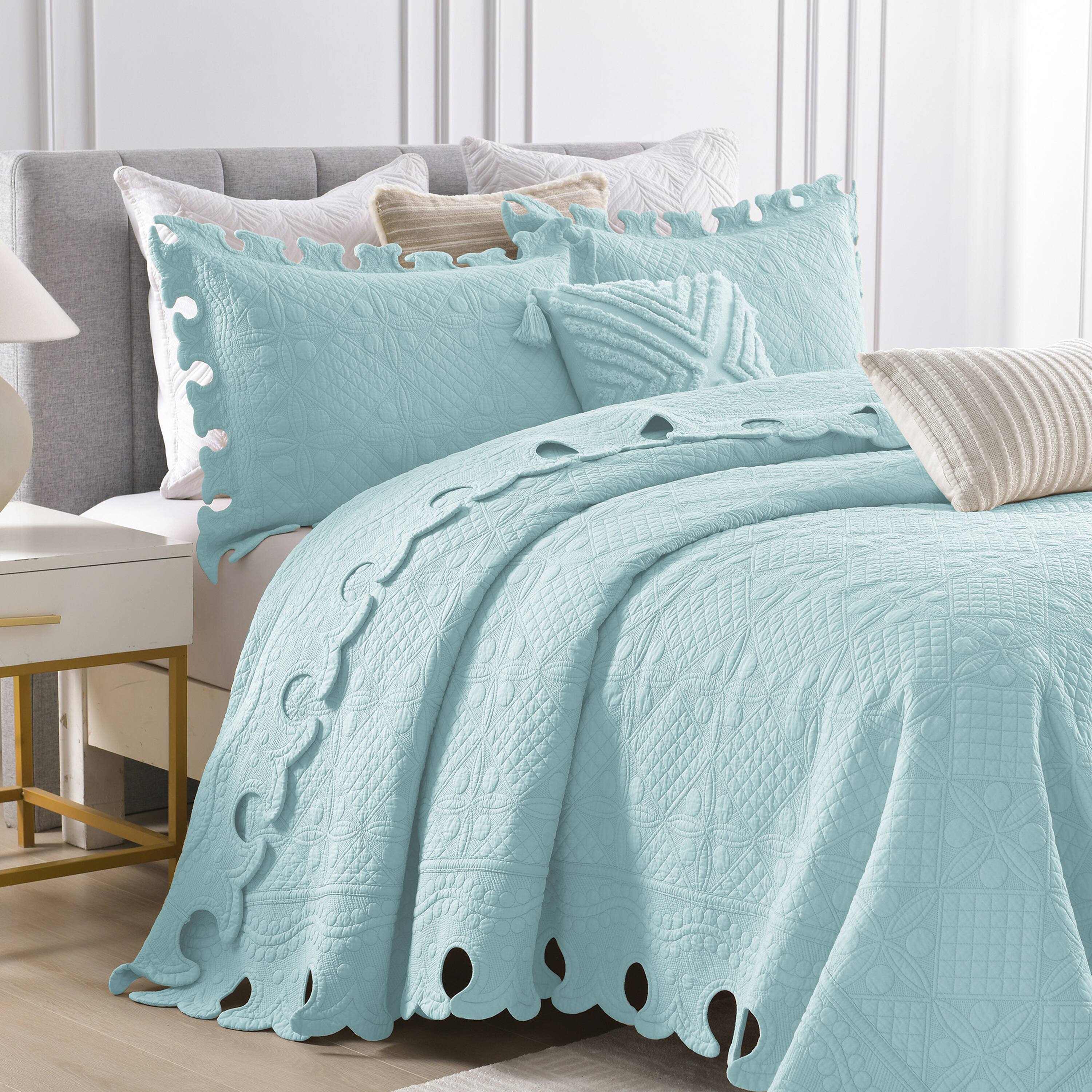 Left. MarCielo - Marcielo 3 Piece 100% Cotton Oversized Quilt Bedspread Set - Mint Green.