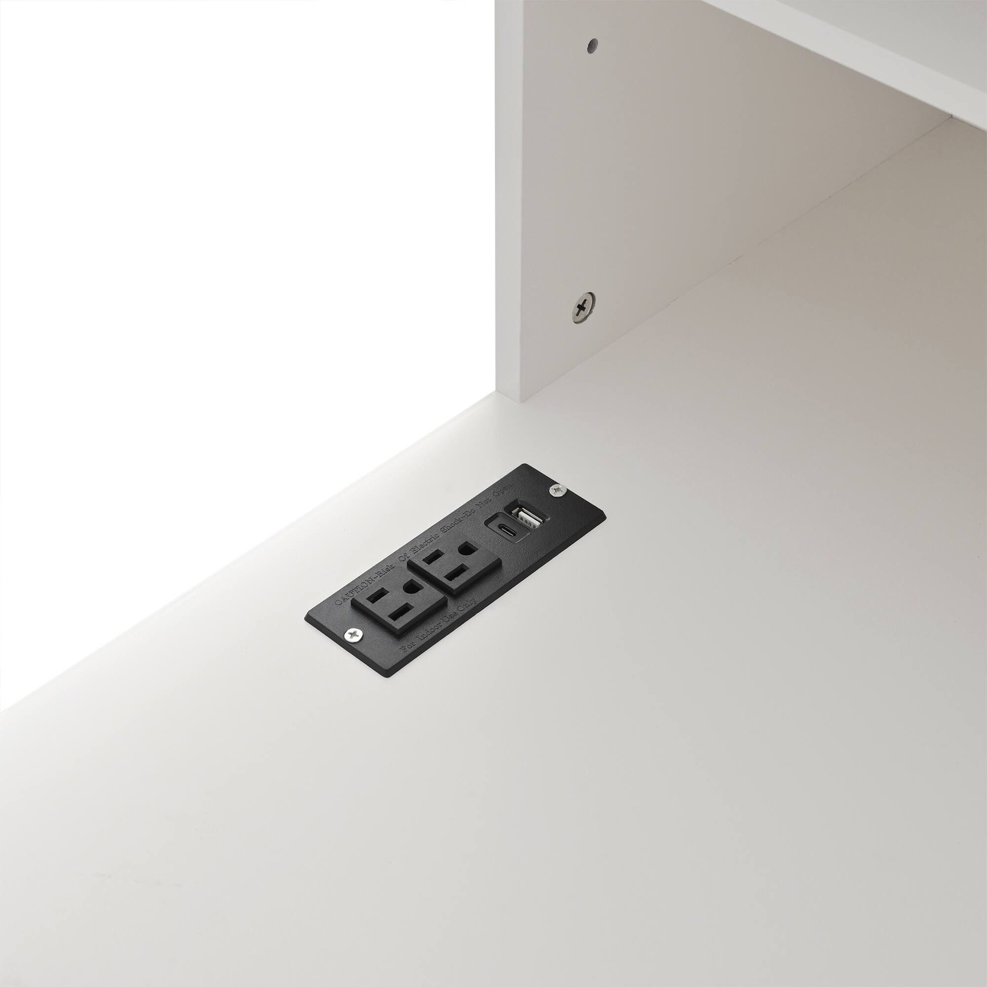 The text on the image reads:

"Ov tal ninorse Condc - edina cE JoRe a CA - M -n E"

Grouped and corrected, it appears to be:

"Ov tal ninorse Condc - edina cE JoRe a CA - M -n E"

However, this doesn't form coherent words or phrases. It might be a jumbled or distorted text. If you have more context or a clearer image, it might help in deciphering it better.