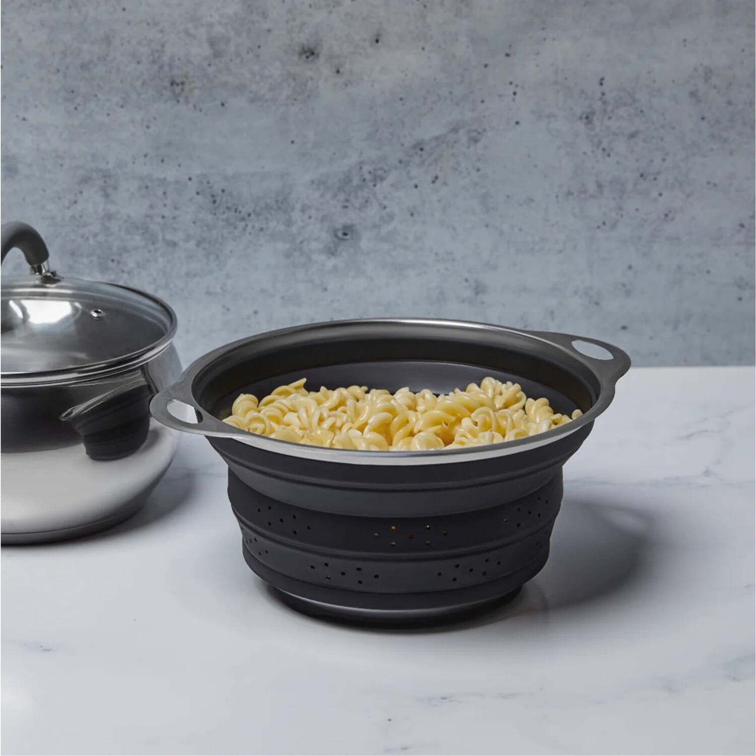 Angle. Better Houseware - Silicone Collapsible Colander - Black.