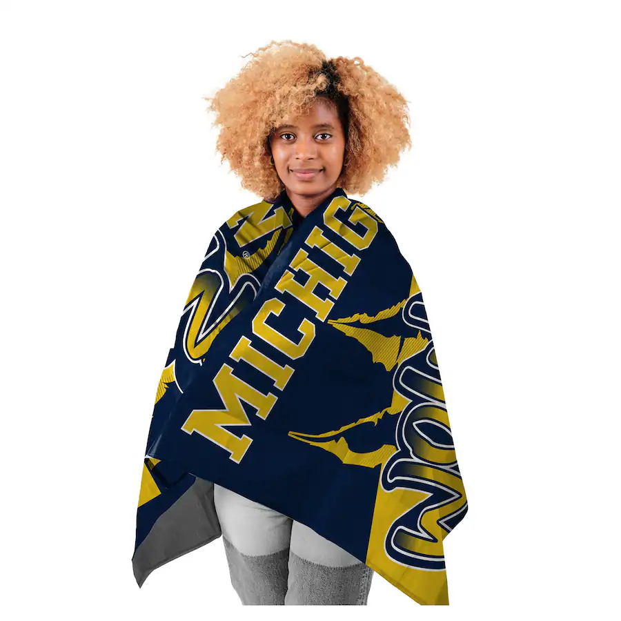 Michigan Wolverines Robe Pegasus Michigan Wolverines 50