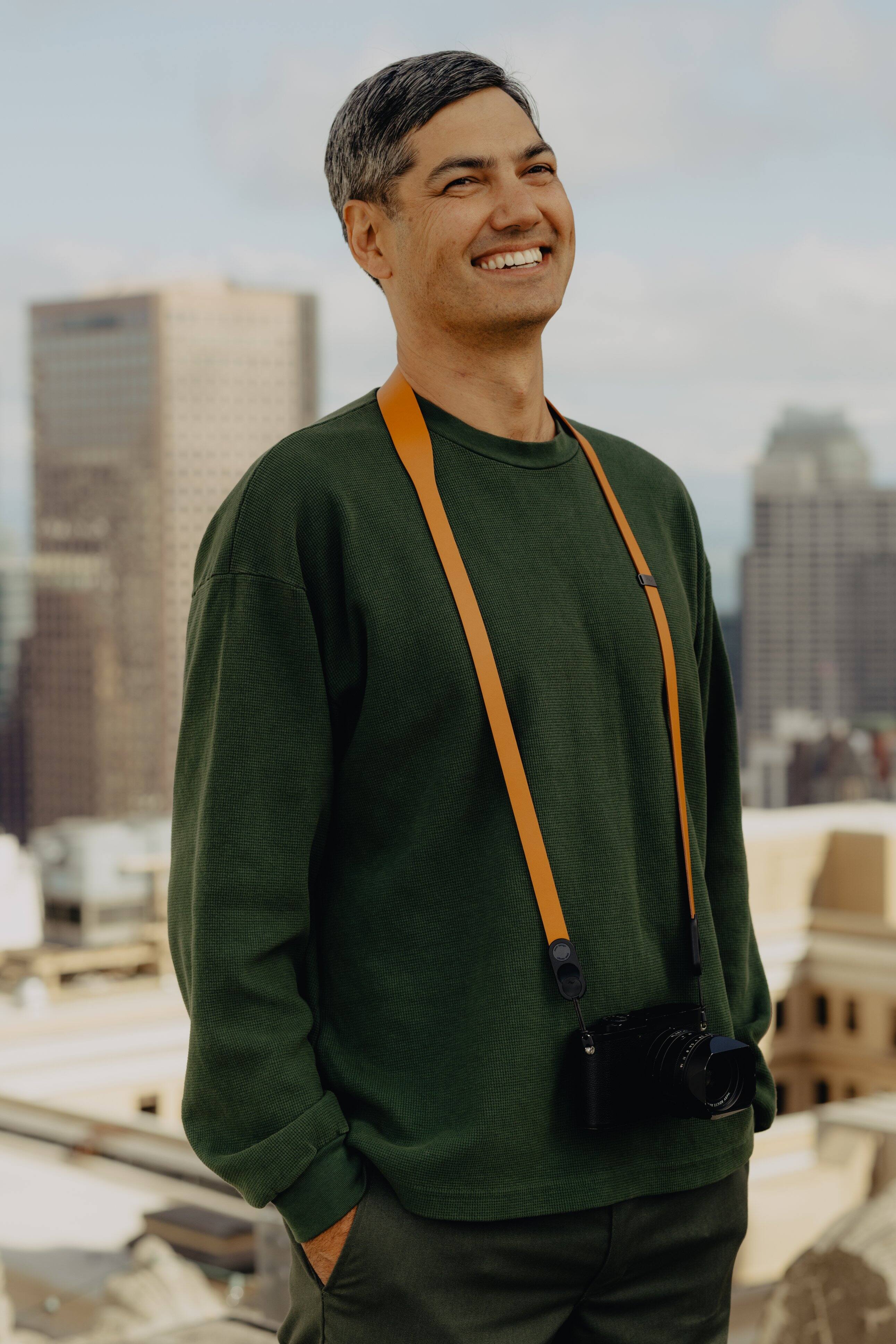 Left. Peak Design - Form Leather Camera Strap Long Amber - Amber.