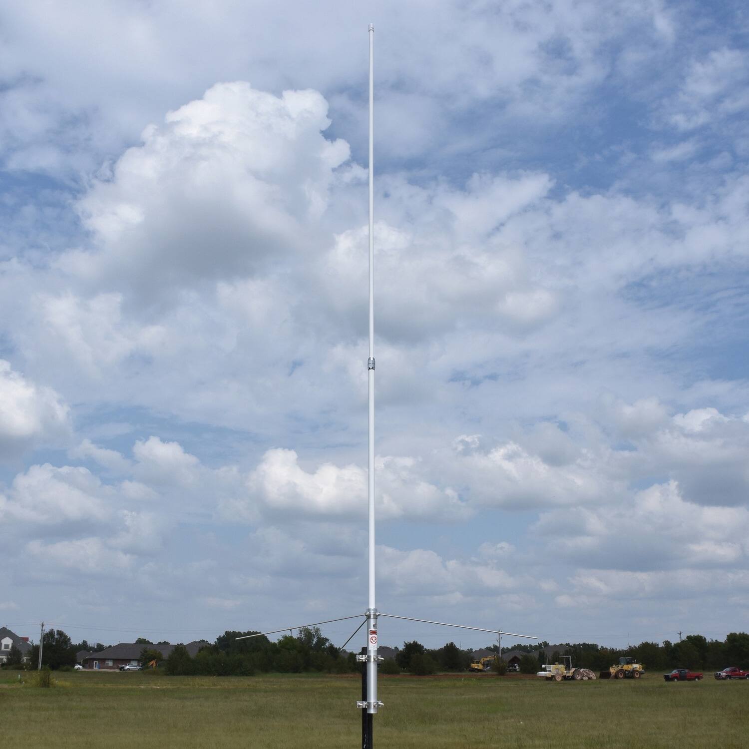 Angle. Tram - 200-Watt Dual-Band 2-Section Fiberglass Base Antenna 8.3 Ft, 50-Ohm UHF SO-239 Connector - Silver.