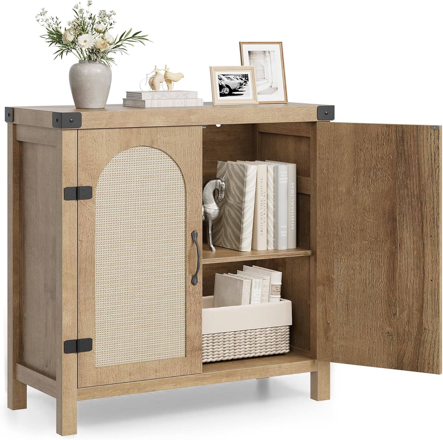 The text in the image is:

"ALN BILONGOHY AHOT M MINIMALISM"