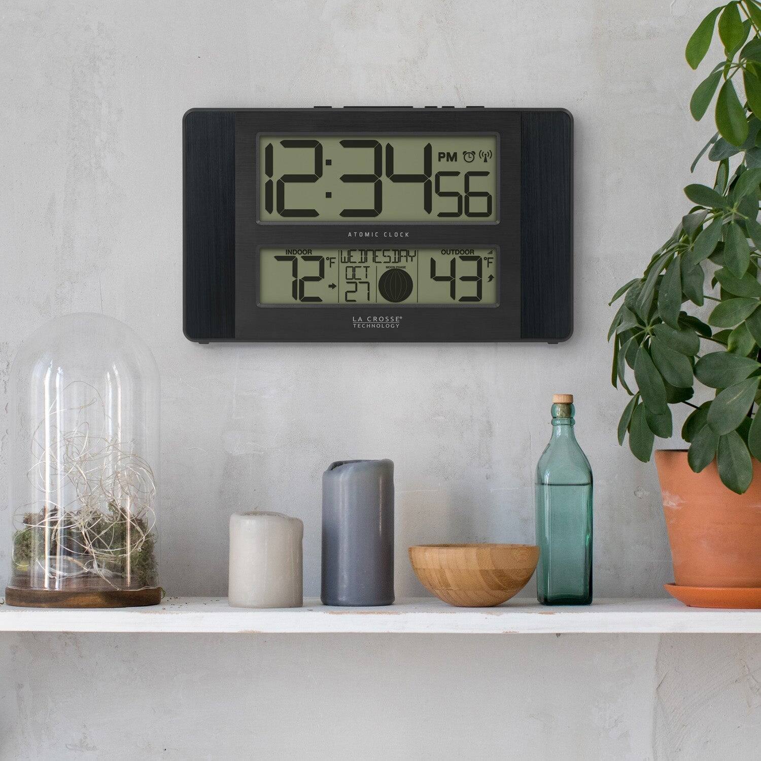 PM 12:34 56  
ATOMIC CLOCK  
INDOOR 72°F  
OUTDOOR 43°F  
OCT 27  
LA CROSSE TECHNOLOGY