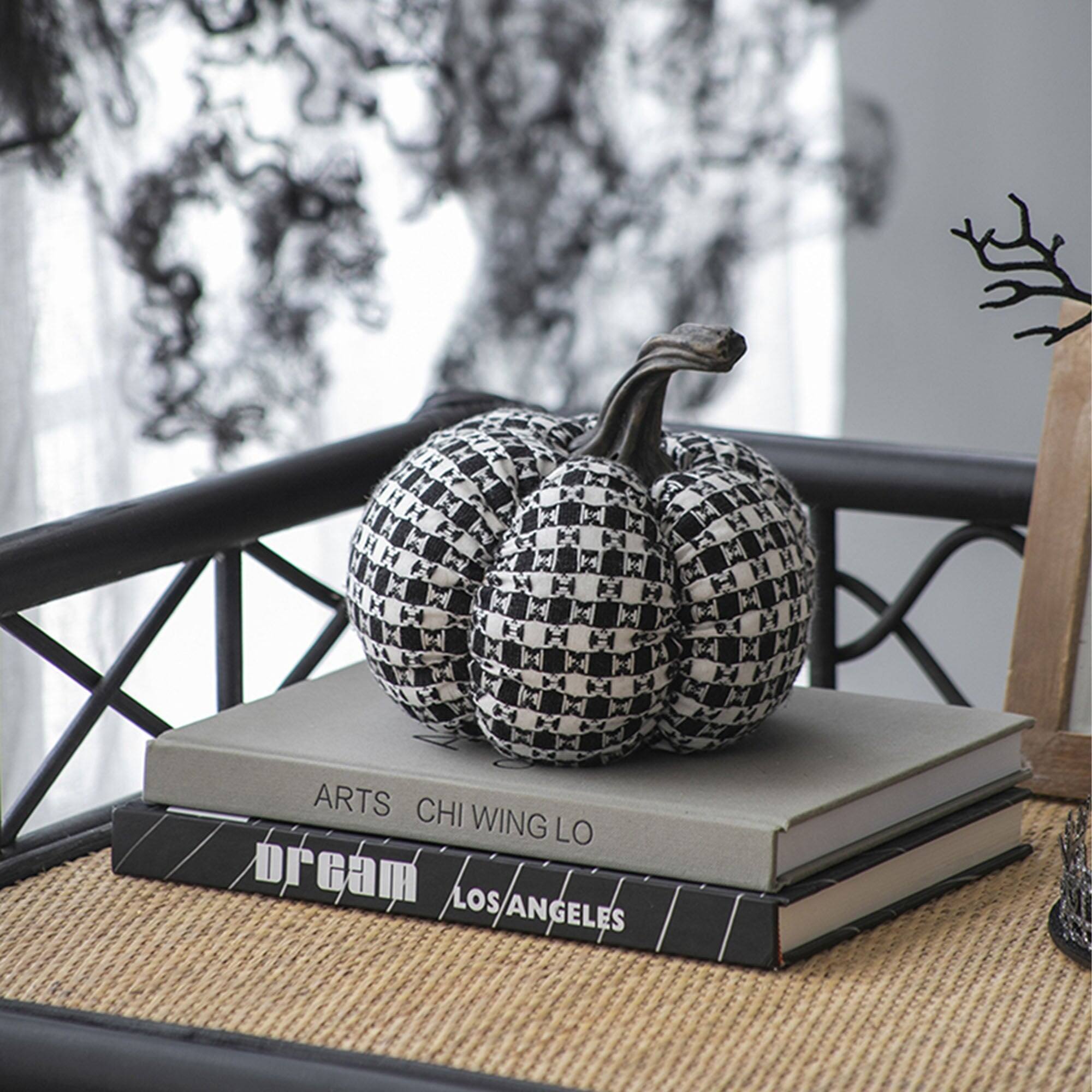 ARTS CHI WING LO  
dream LOS ANGELES