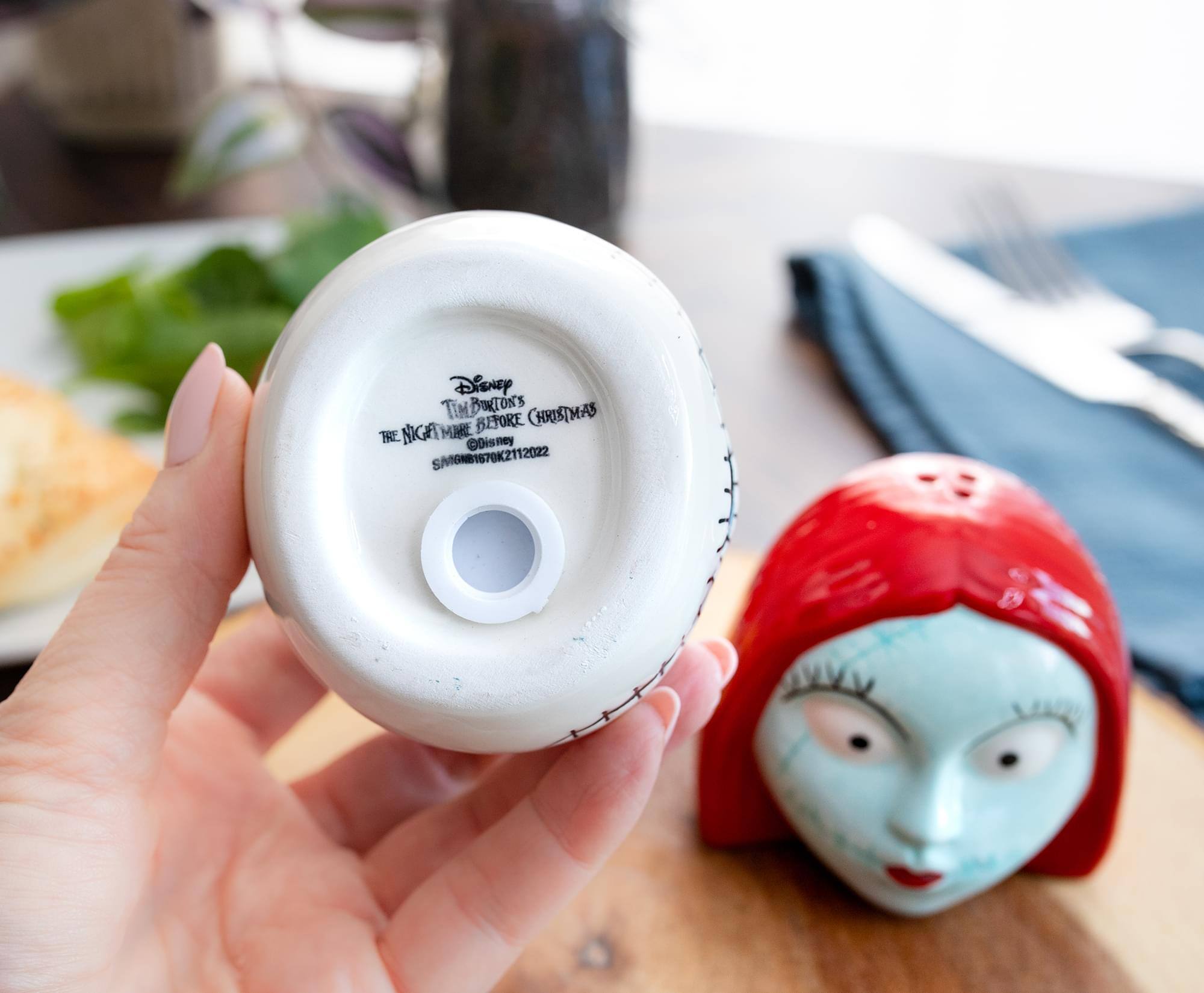 Disney  
Tim Burton's  
The Nightmare Before Christmas  
@Disney  
S/N: 1810K2112022